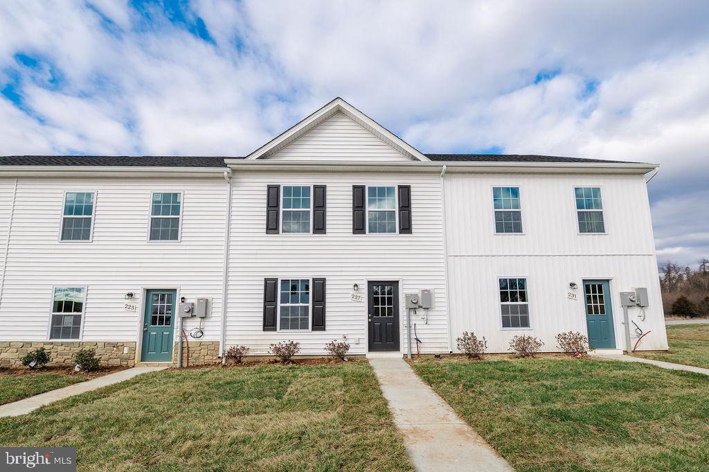Builder offering $5,000 in Closing Costs!

Welcome to this spacious and inviting townhouse, boasting an impressive 1,440 square feet of well-designed living space. From the moment you step inside, you'll be captivated by the seamless blend of style and comfort that this home has to offer.

The heart of this townhouse is its large, L-shaped kitchen, a dream come true for any cooking enthusiast. With ample counter space, modern appliances, and abundant storage, you'll find joy in preparing meals for yourself and your loved ones. The open layout of the kitchen allows for easy interaction with guests or family members in the adjoining dining and living areas, creating a harmonious flow for social gatherings and daily activities.

The family room is a true centerpiece, providing an expansive and versatile space to relax, entertain, and make cherished memories with family and friends. Large windows fill the room with natural light, making it an inviting retreat to unwind after a busy day or enjoy quality time together.

Upstairs, you'll find three well-appointed bedrooms, each offering a serene and private sanctuary for rest and rejuvenation. The primary bedroom boasts an ensuite bathroom, creating a peaceful oasis for you to start and end your day with comfort and convenience.

Additionally, there are two and a half bathrooms in total, ensuring that everyone's needs are met efficiently and comfortably.