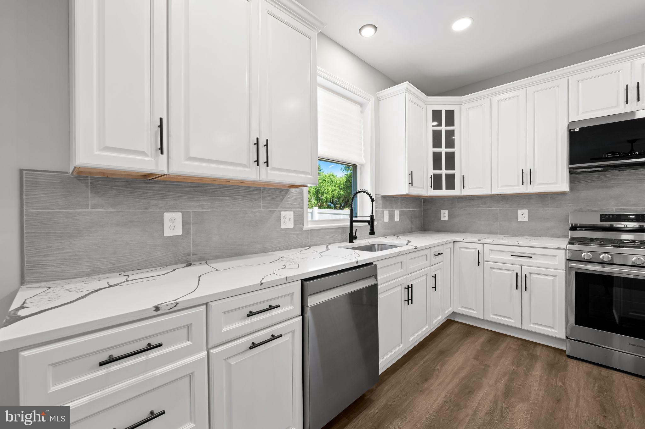 HAMILTON HILLS - Residential