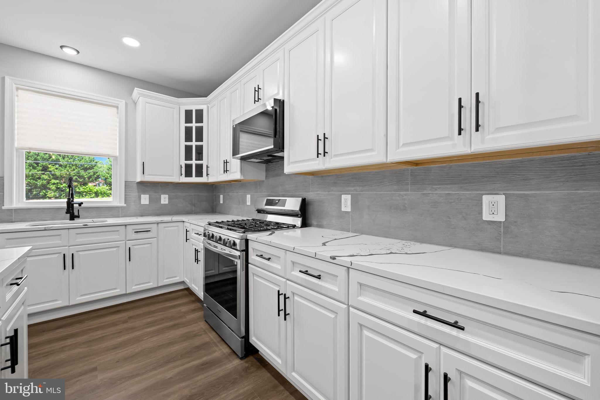 HAMILTON HILLS - Residential