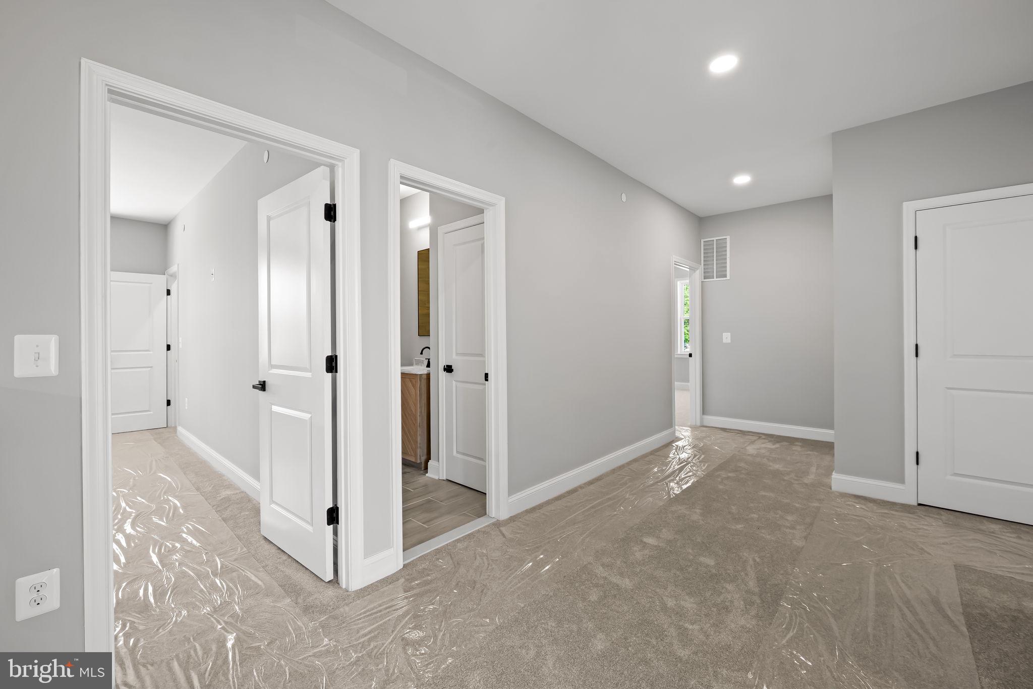 HAMILTON HILLS - Residential