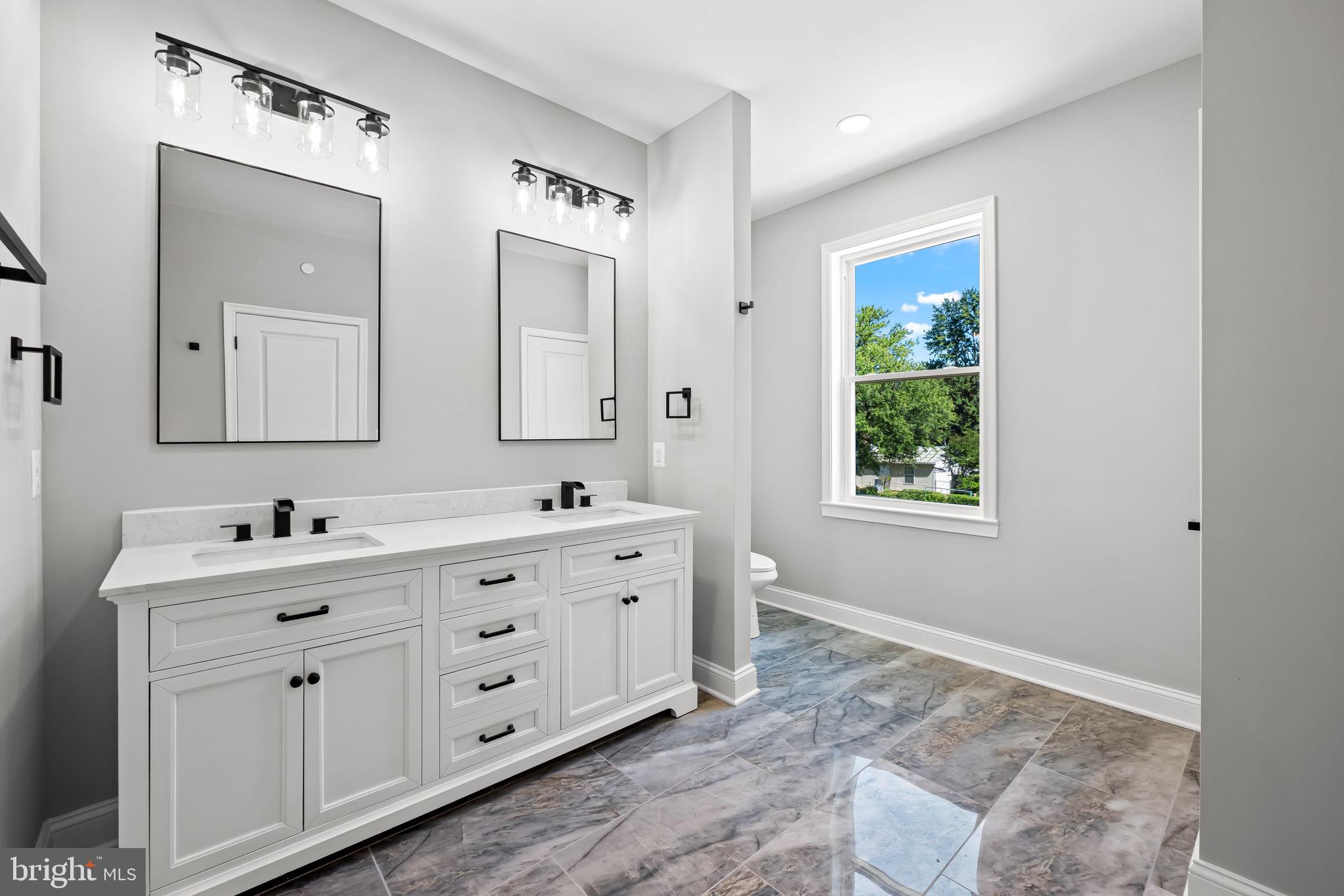 HAMILTON HILLS - Residential