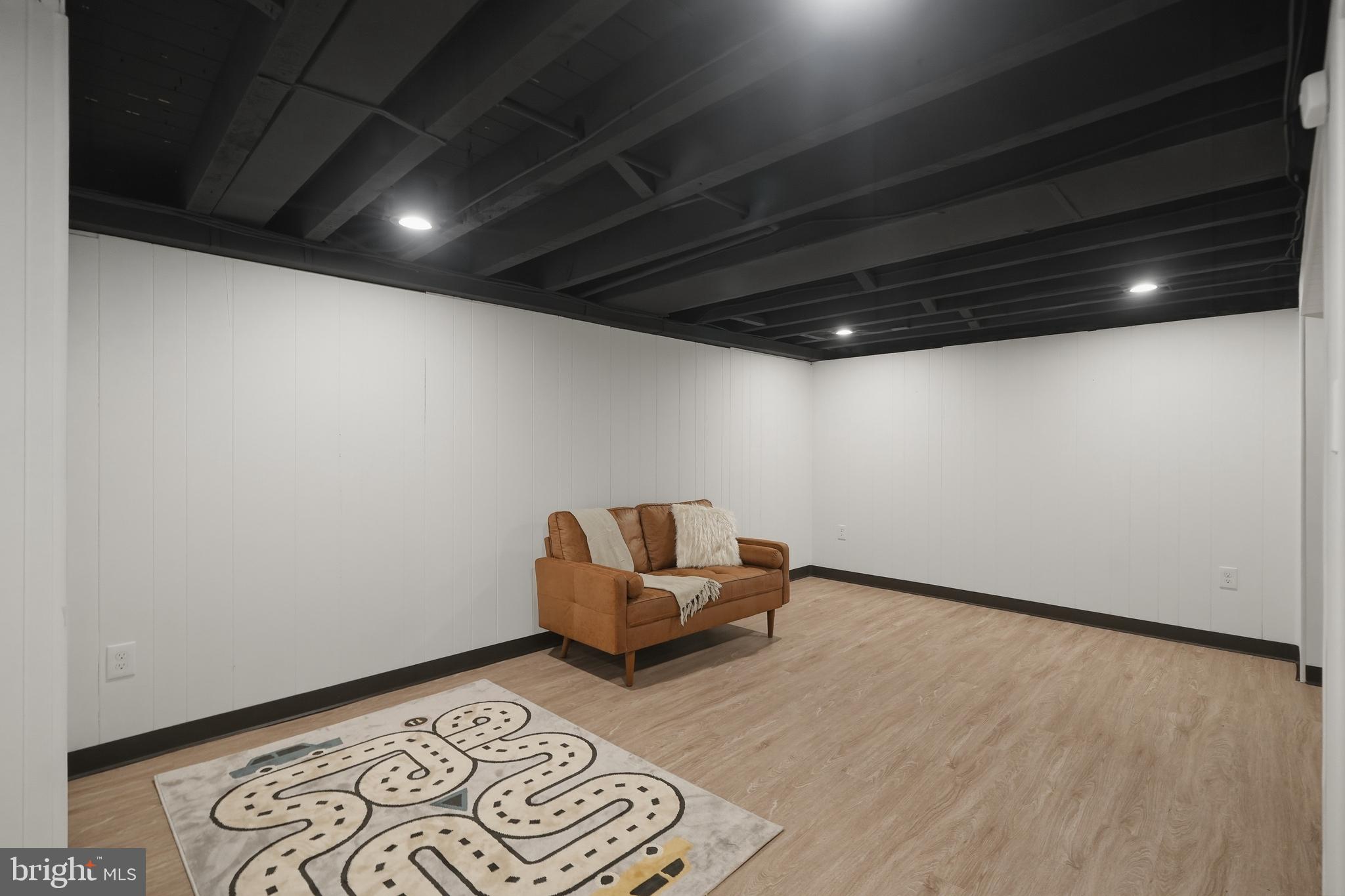 SPRING OAK ESTS - Residential