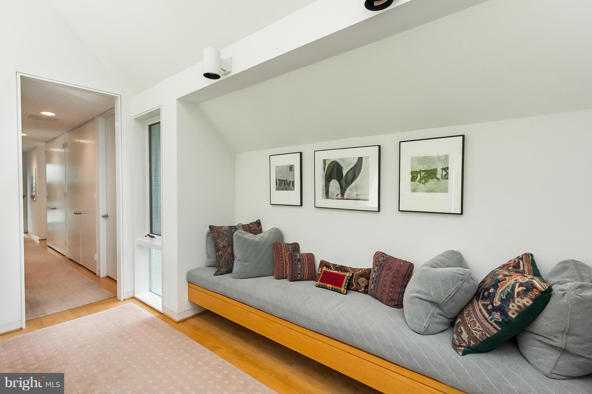 OAK HILL - Residential