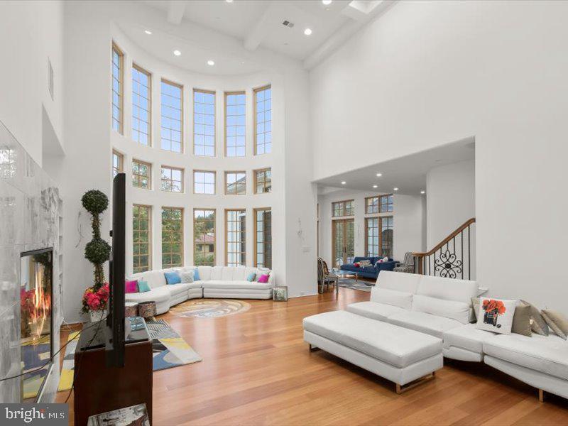 POTOMAC VILLAGE - Residential