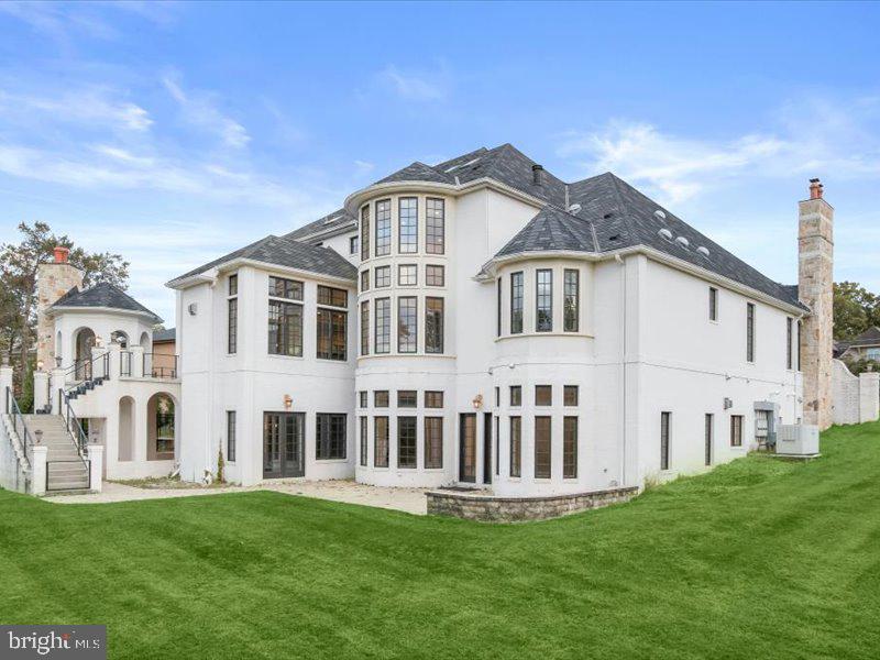 POTOMAC VILLAGE - Residential