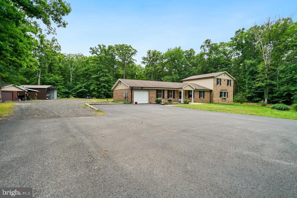 WARRLINDA VILLAGE - Residential