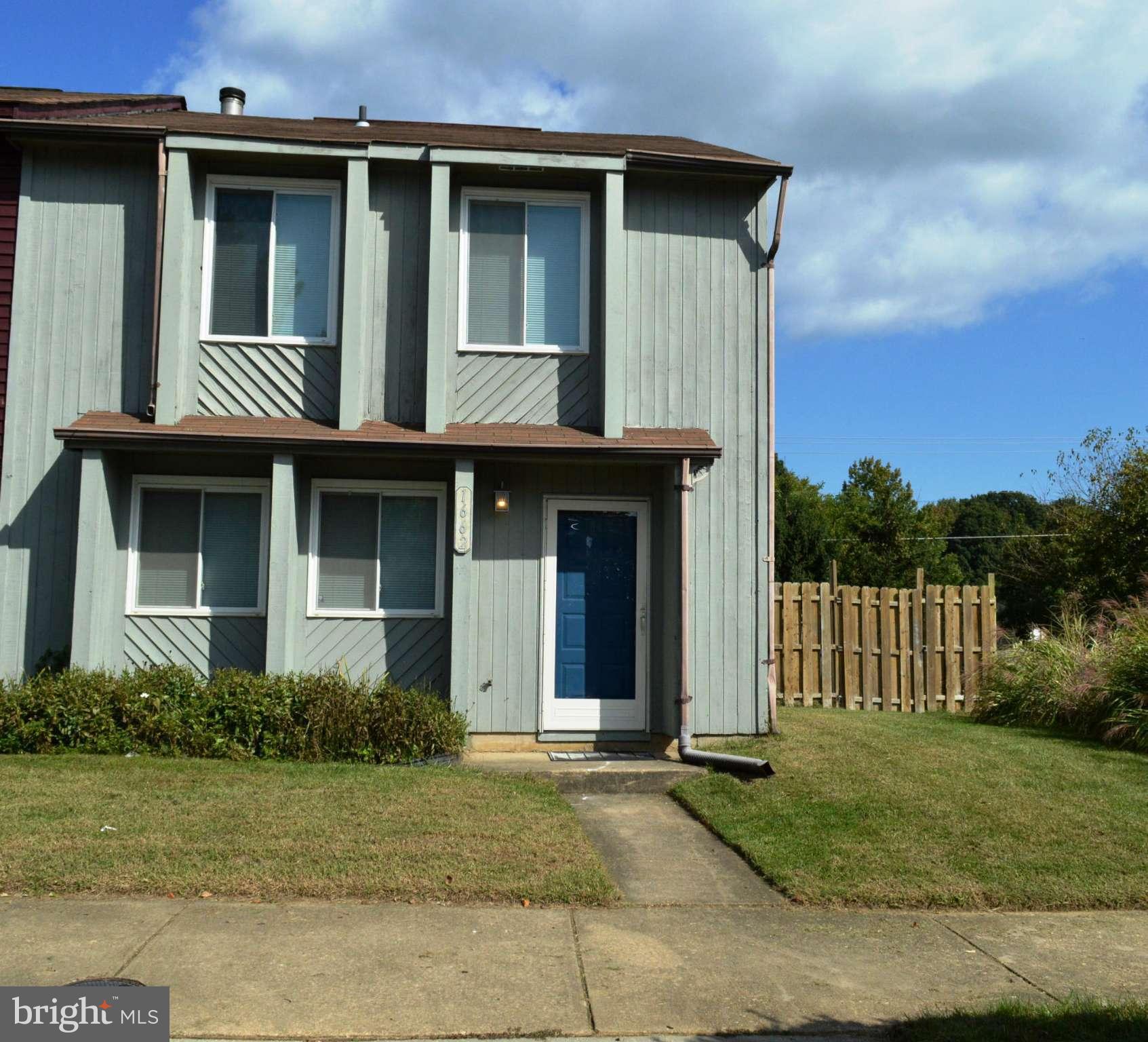 Turn key end unit in Whispering Woods. Large fenced yard with screened porch with ceiling fan and storage, shed, flower bed boxes and so much space.  Interior has laminate and ceramic on main level and carpet on upper level.  Master has walk-in and standard closet for extra storage space.