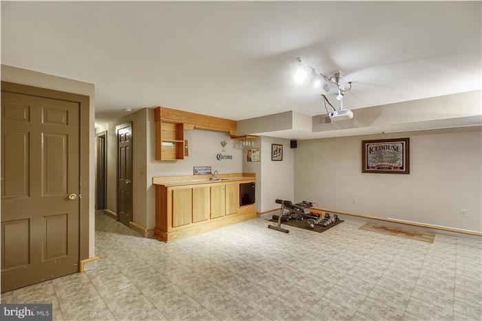 GUNNERS LAKE VILLAGE - Residential