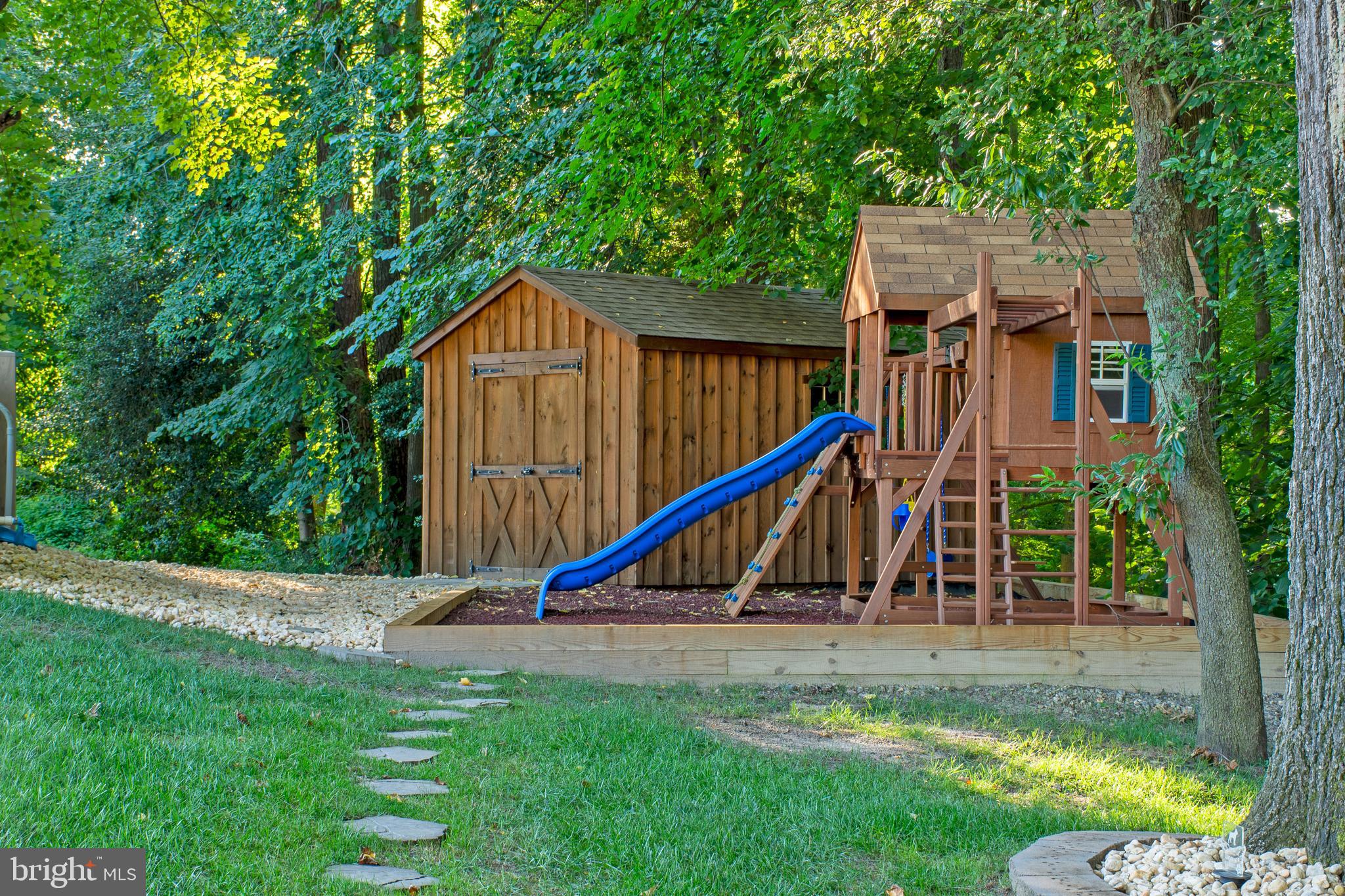 HAVEN LAKE ESTS - Residential