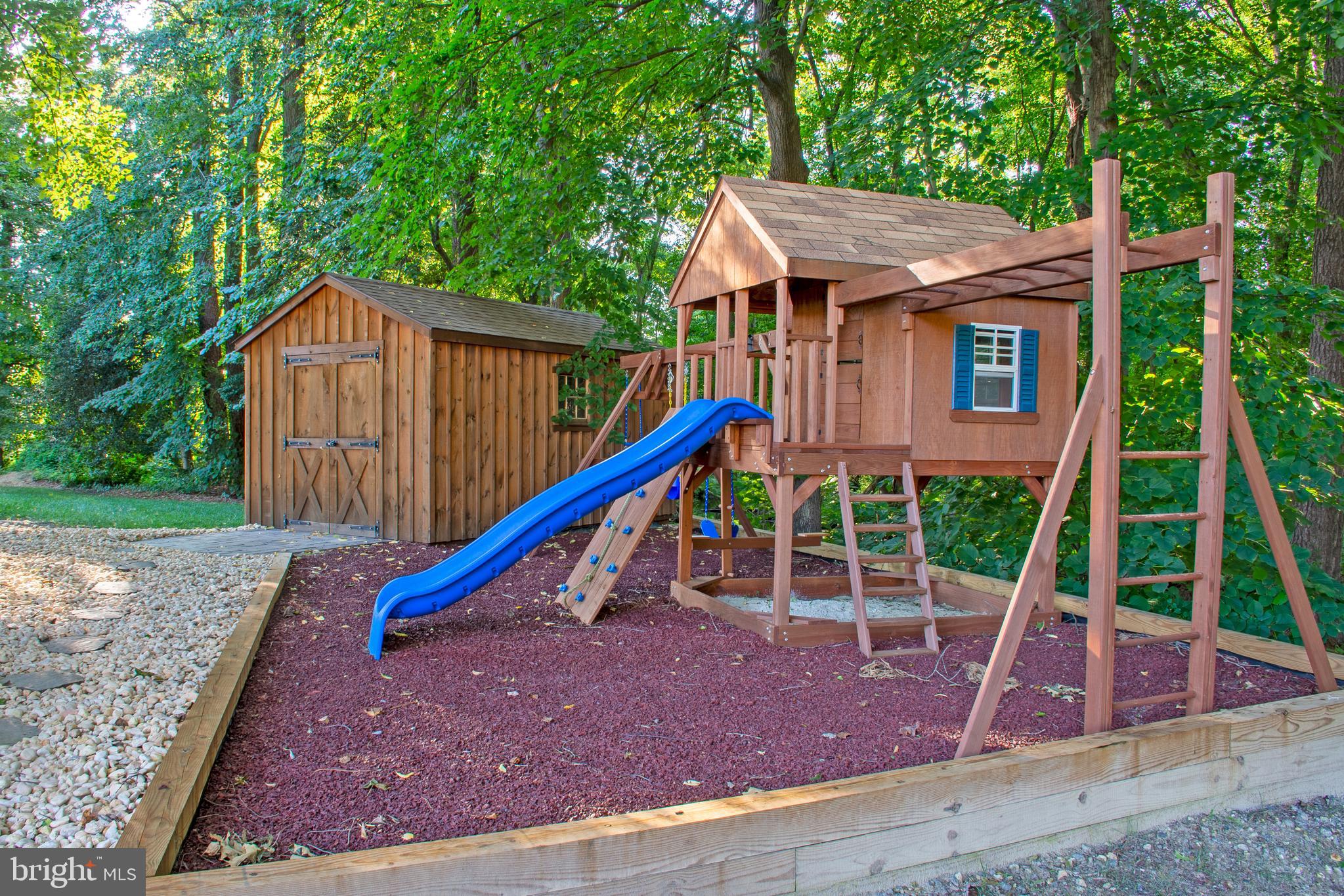 HAVEN LAKE ESTS - Residential