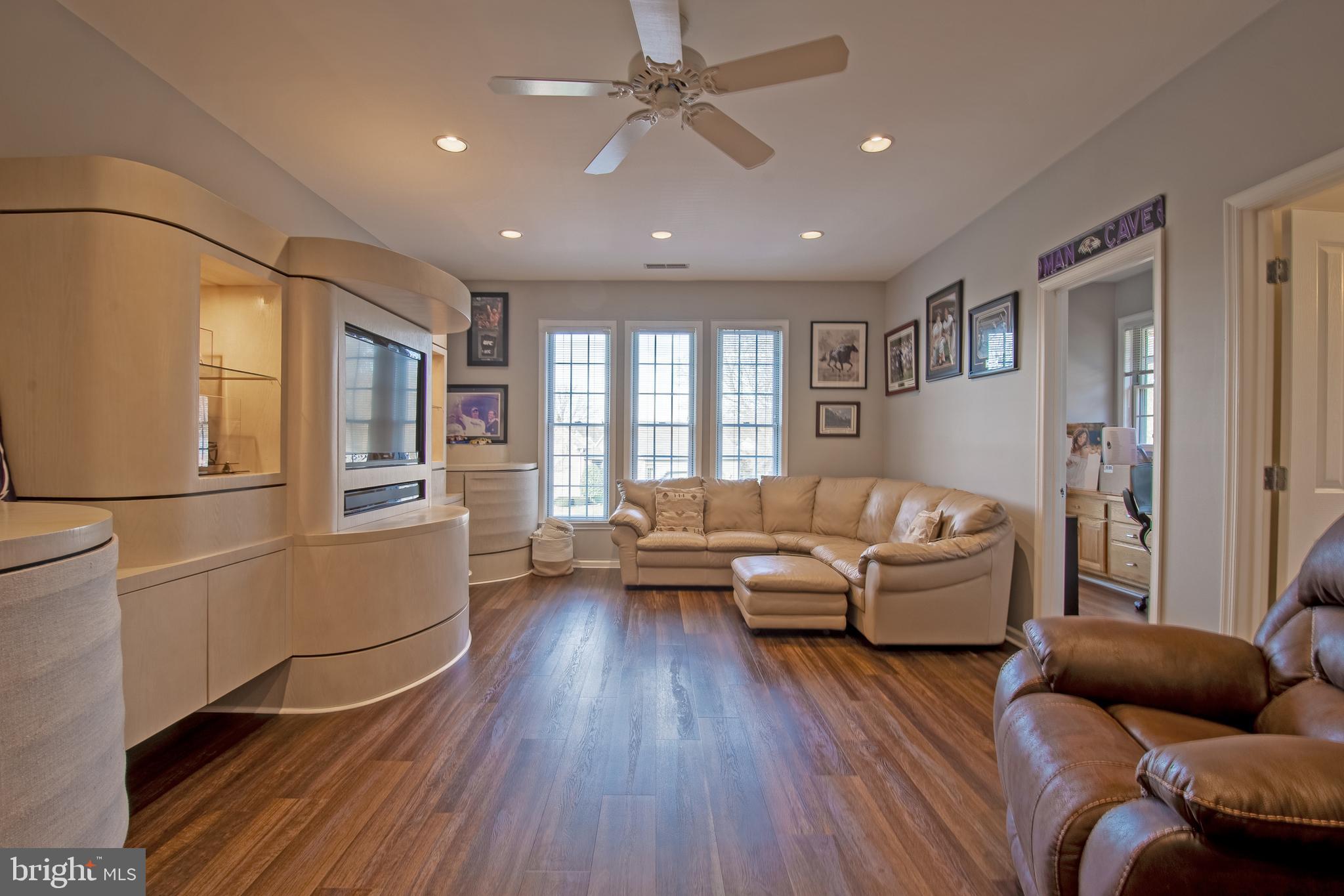 HAVEN LAKE ESTS - Residential
