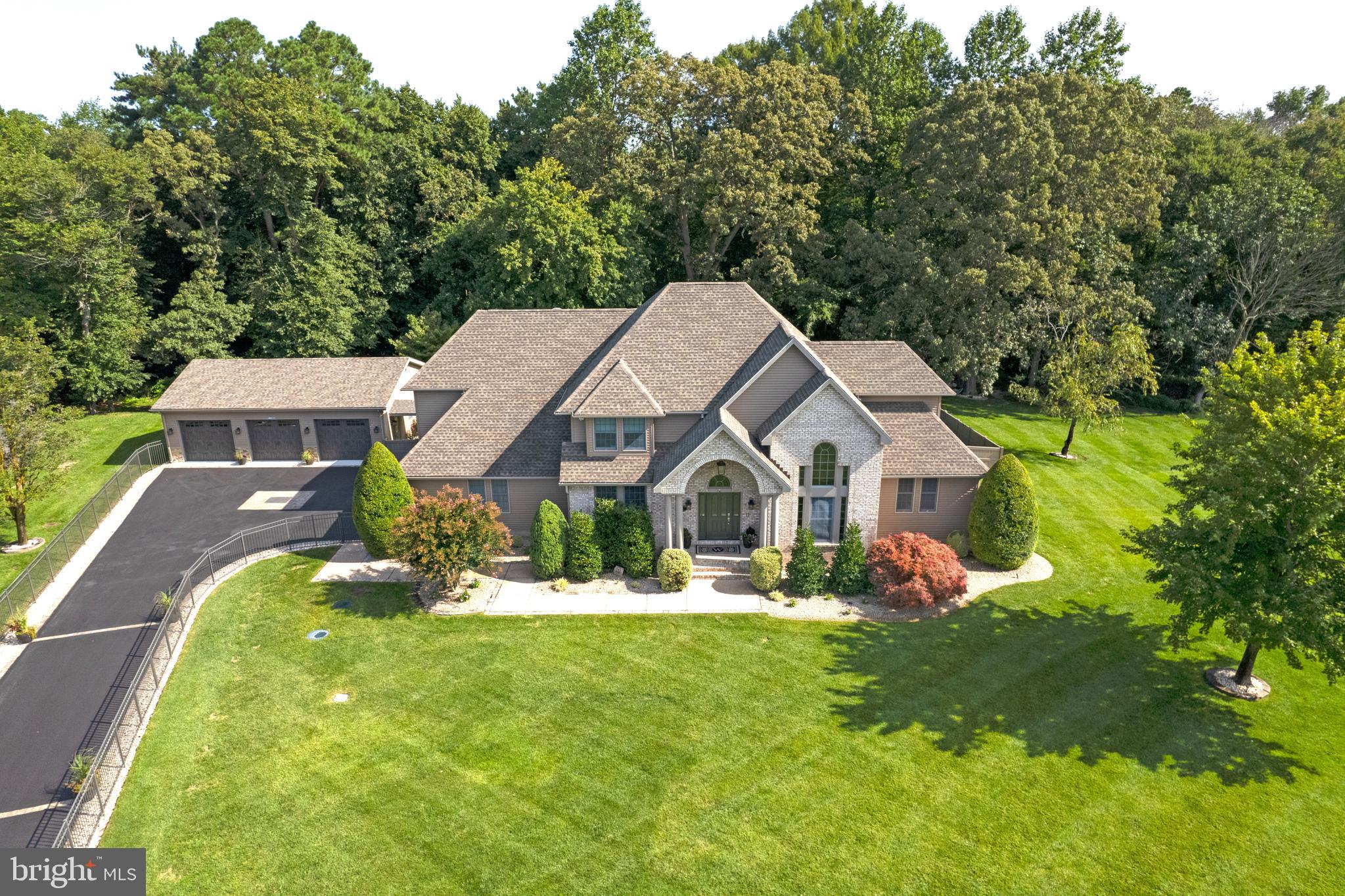 HAVEN LAKE ESTS - Residential