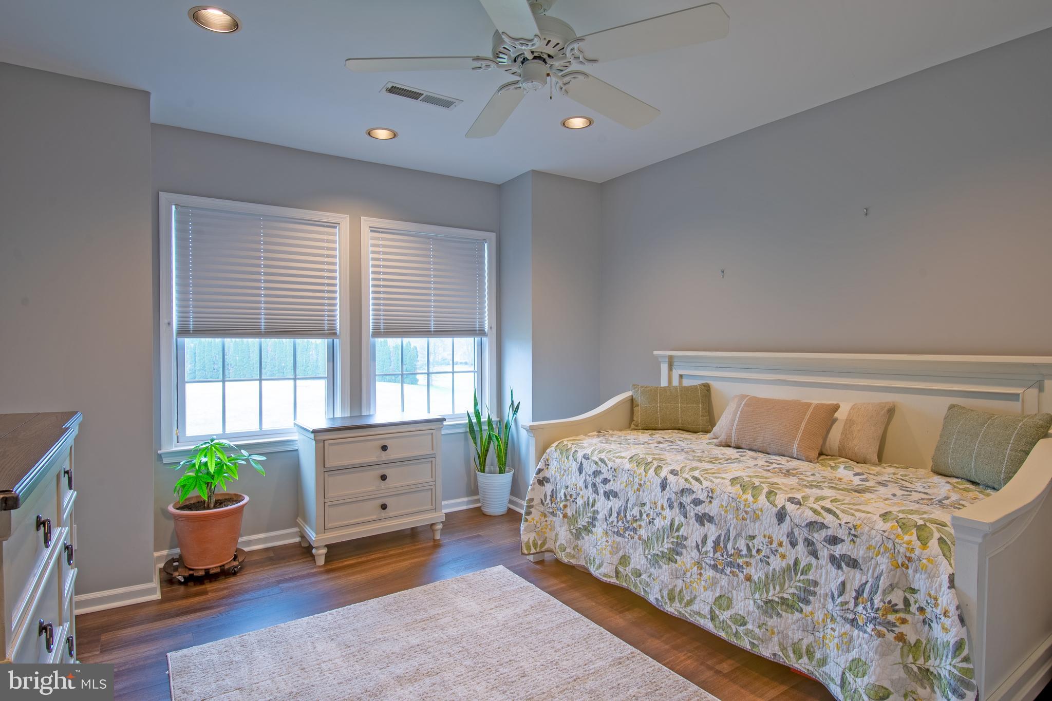 HAVEN LAKE ESTS - Residential