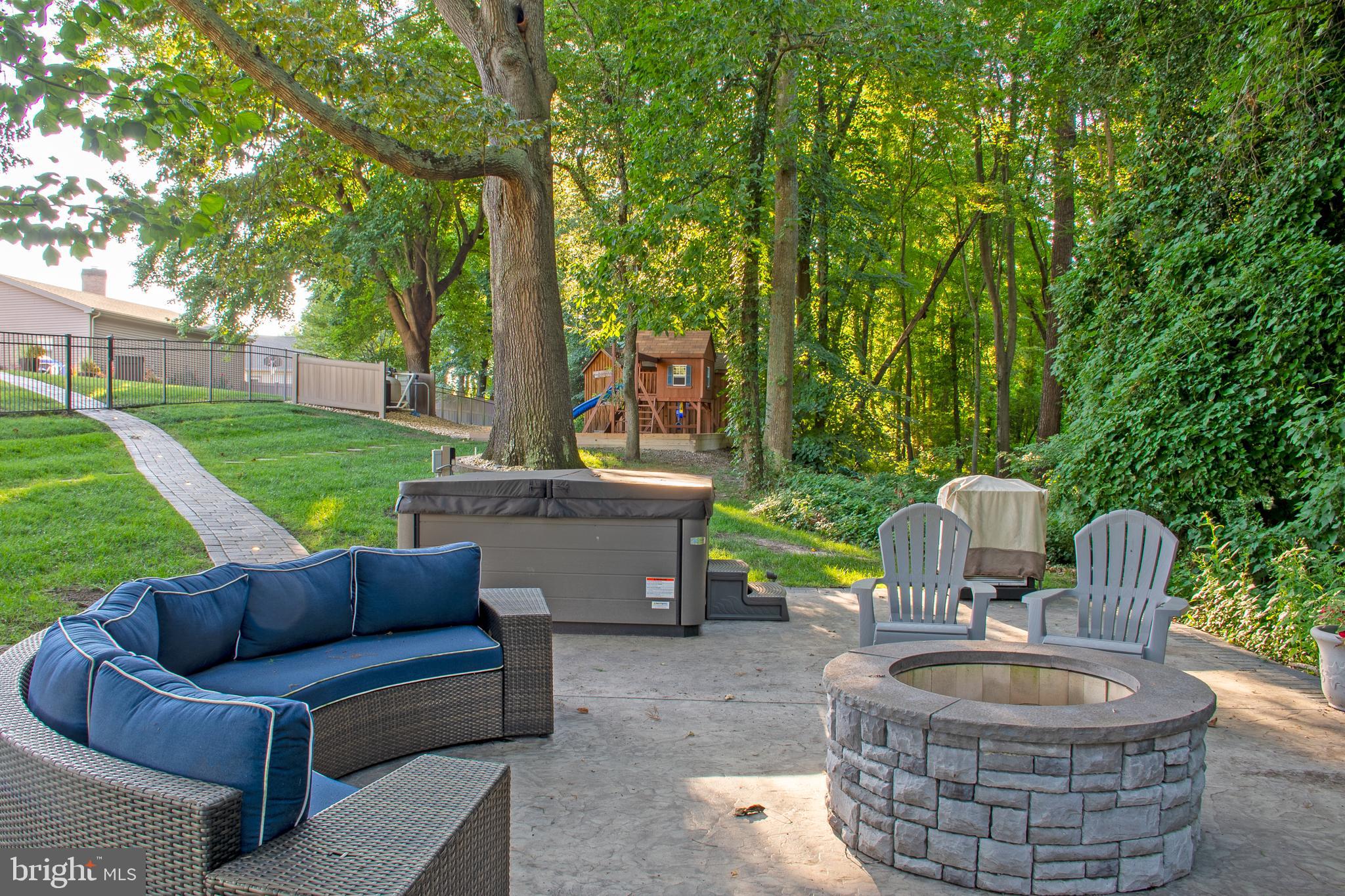 HAVEN LAKE ESTS - Residential
