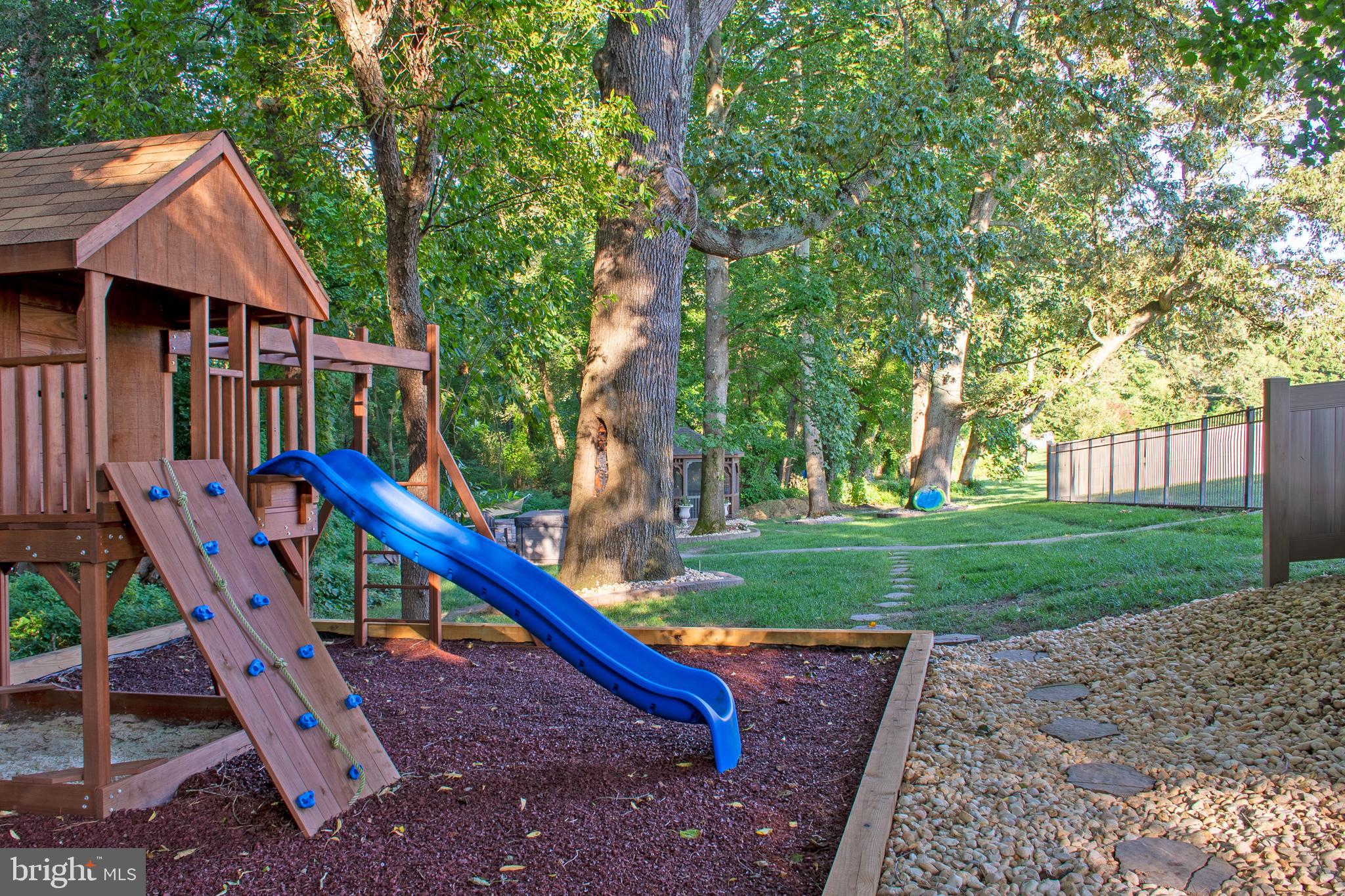 HAVEN LAKE ESTS - Residential