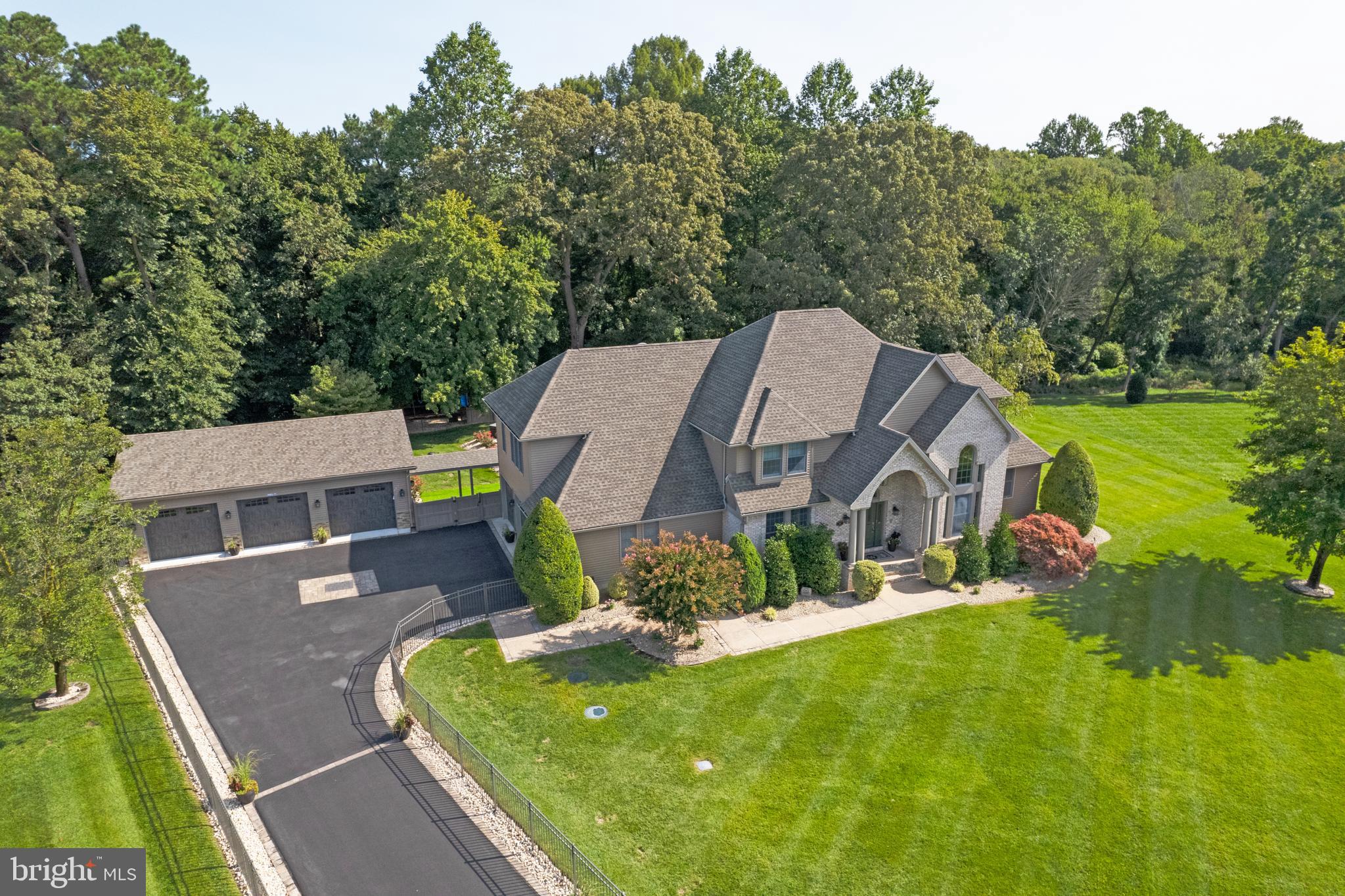 HAVEN LAKE ESTS - Residential