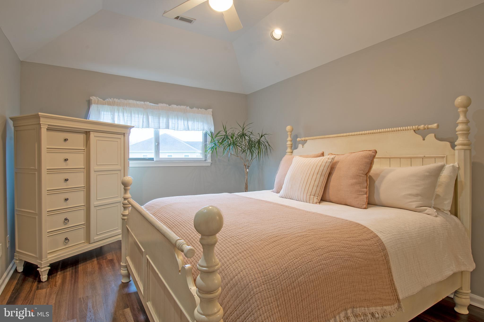 HAVEN LAKE ESTS - Residential