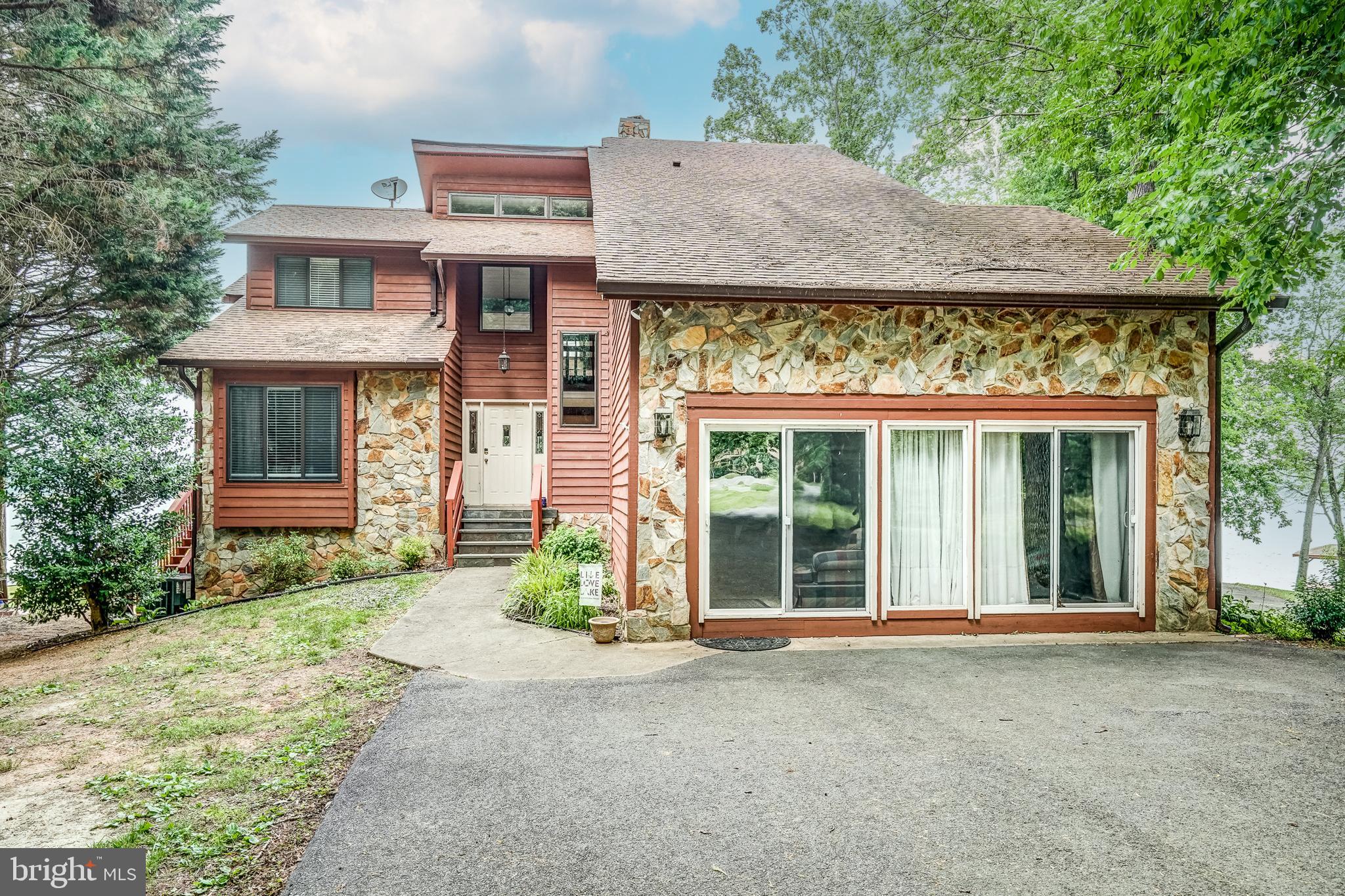 SANDY POINT - Residential