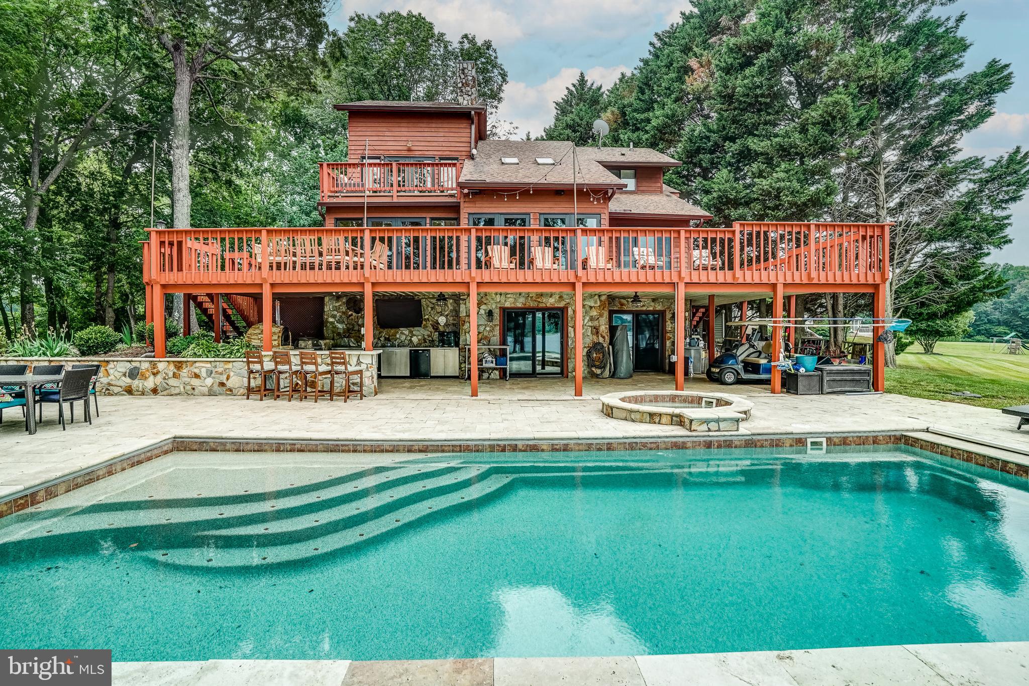 SANDY POINT - Residential