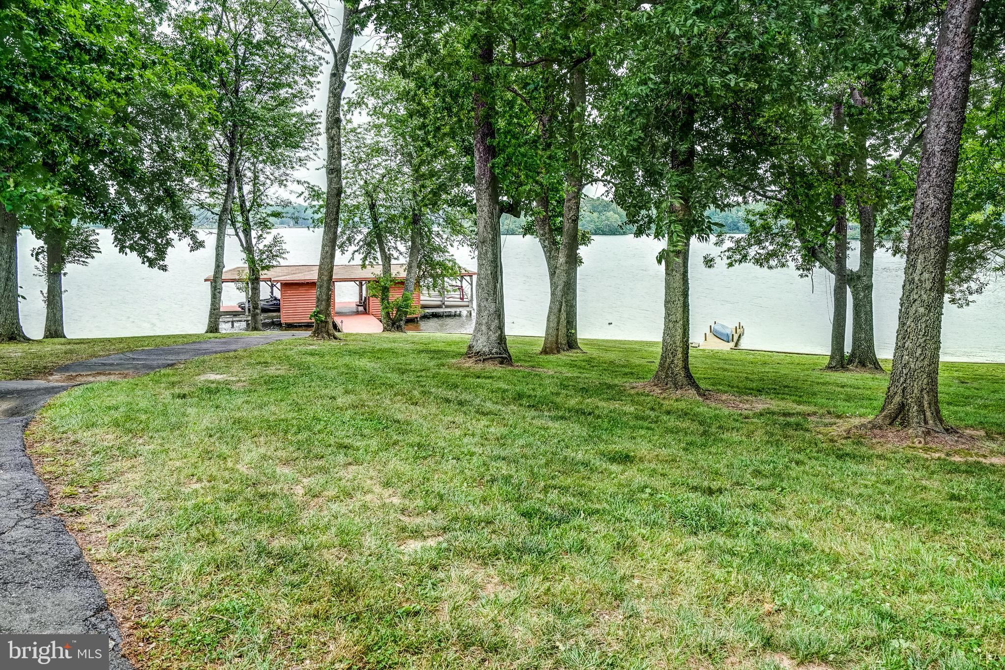 SANDY POINT - Residential