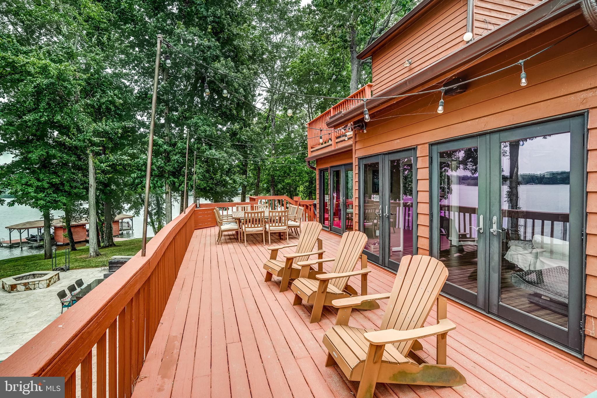 SANDY POINT - Residential