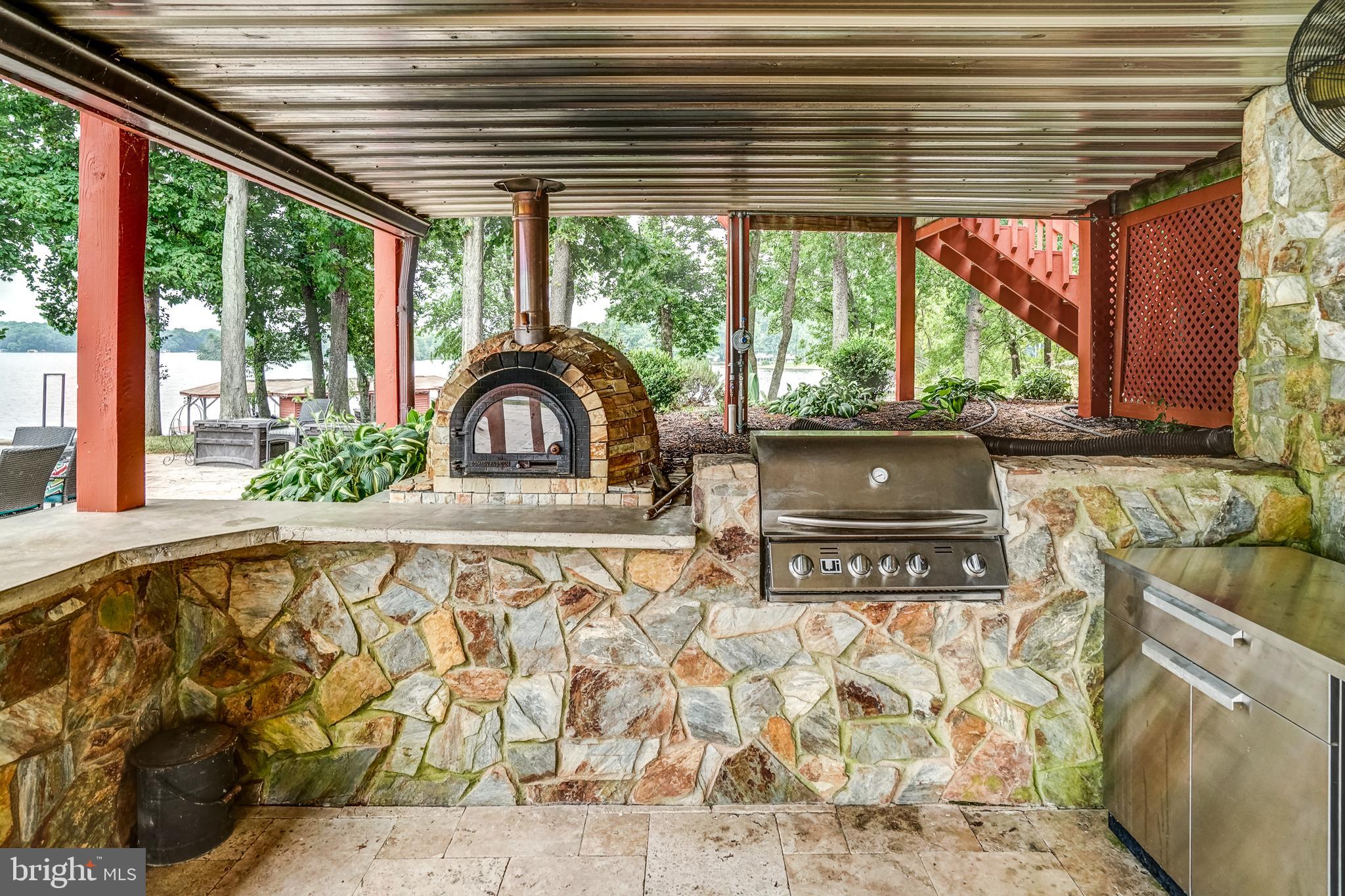 SANDY POINT - Residential