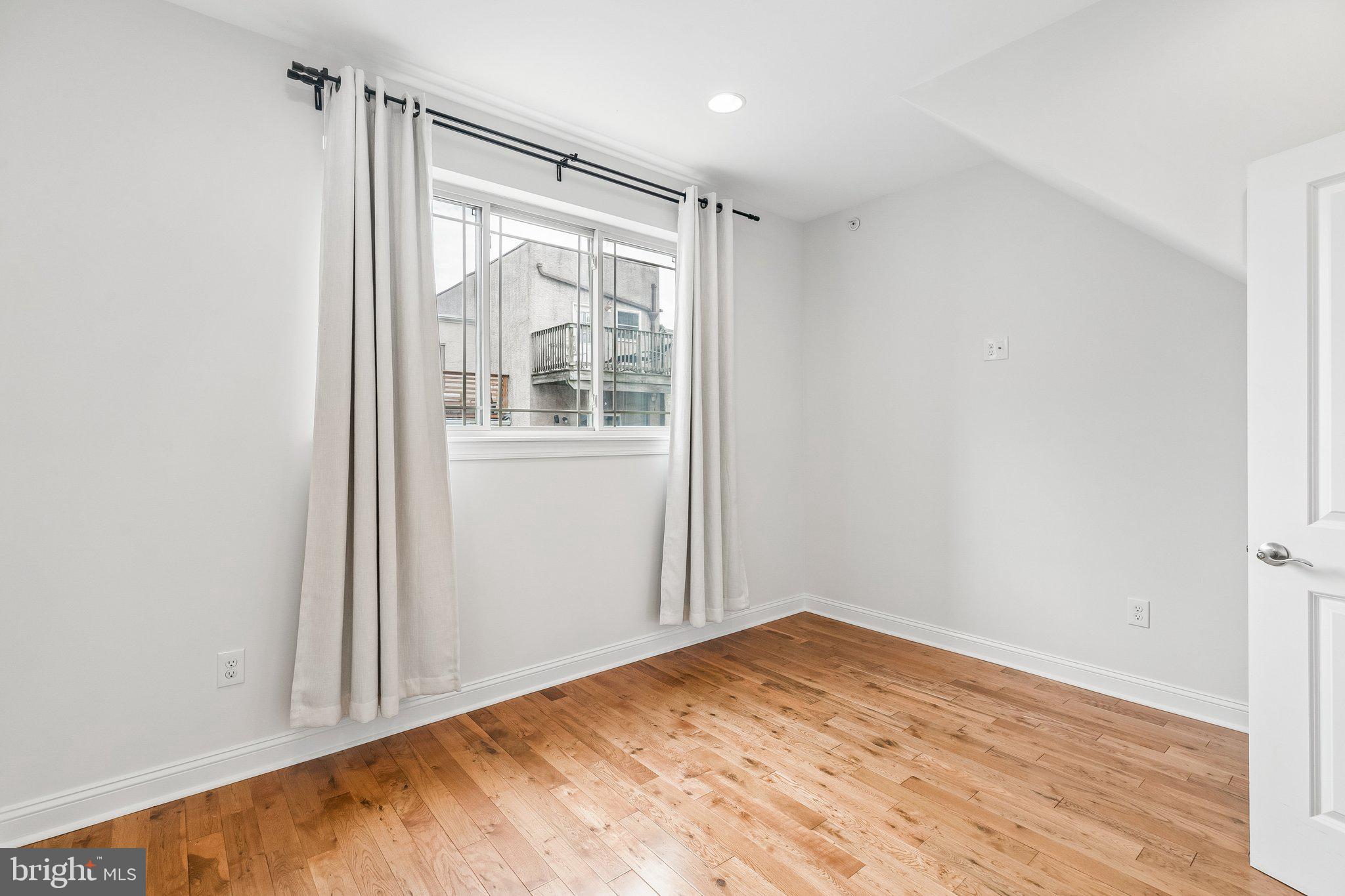 POINT BREEZE - Residential