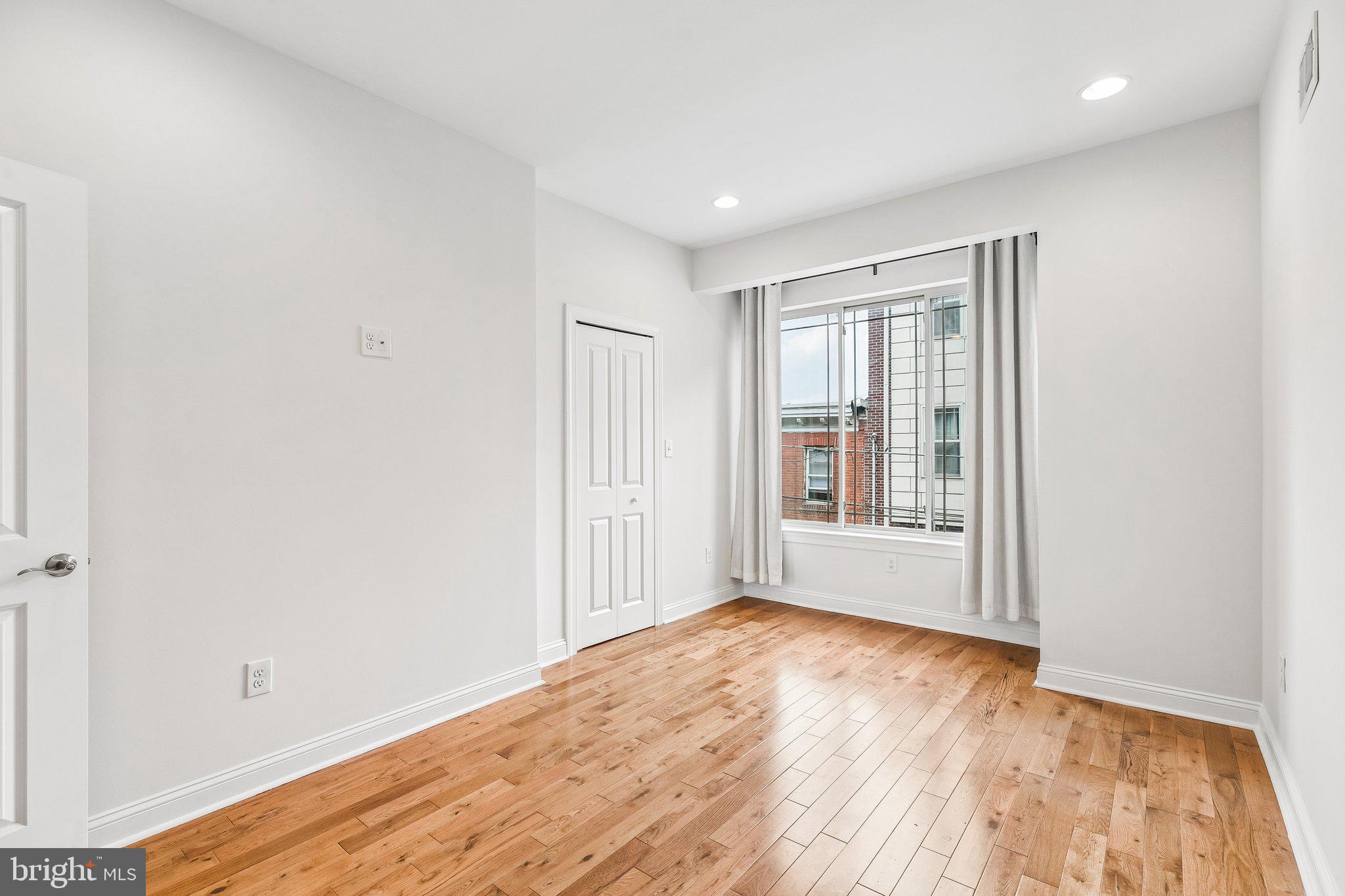 POINT BREEZE - Residential