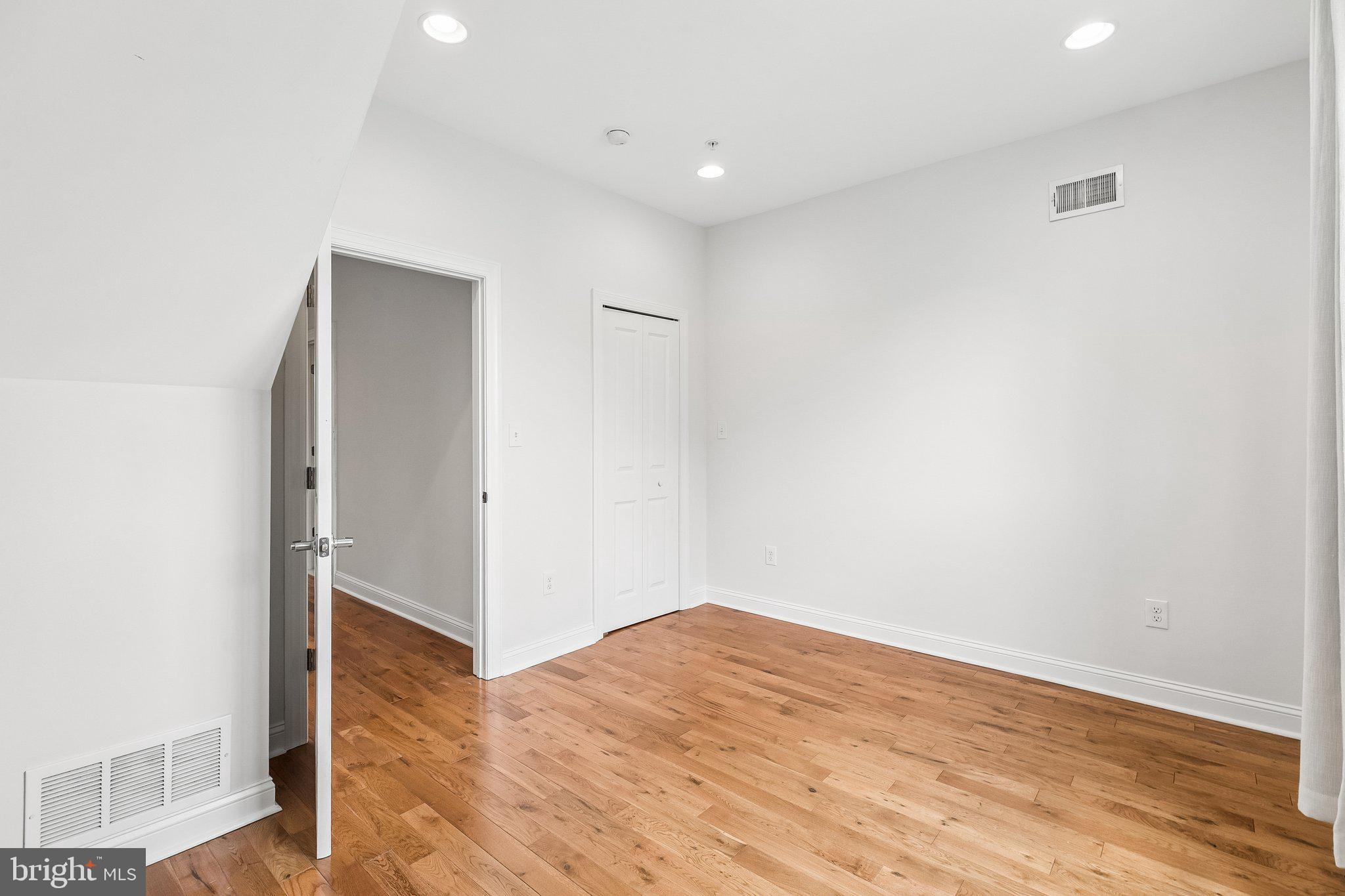 POINT BREEZE - Residential