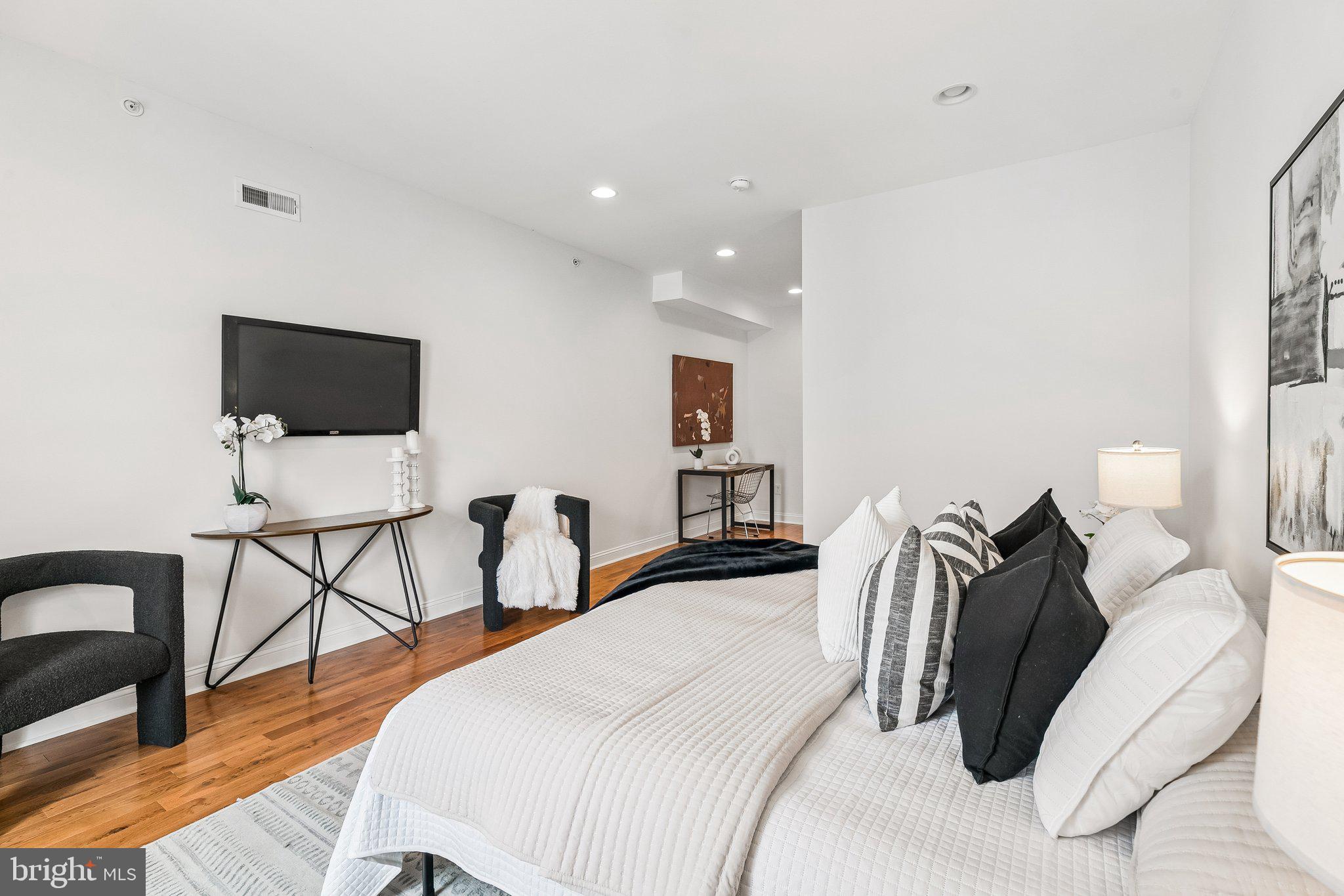 POINT BREEZE - Residential