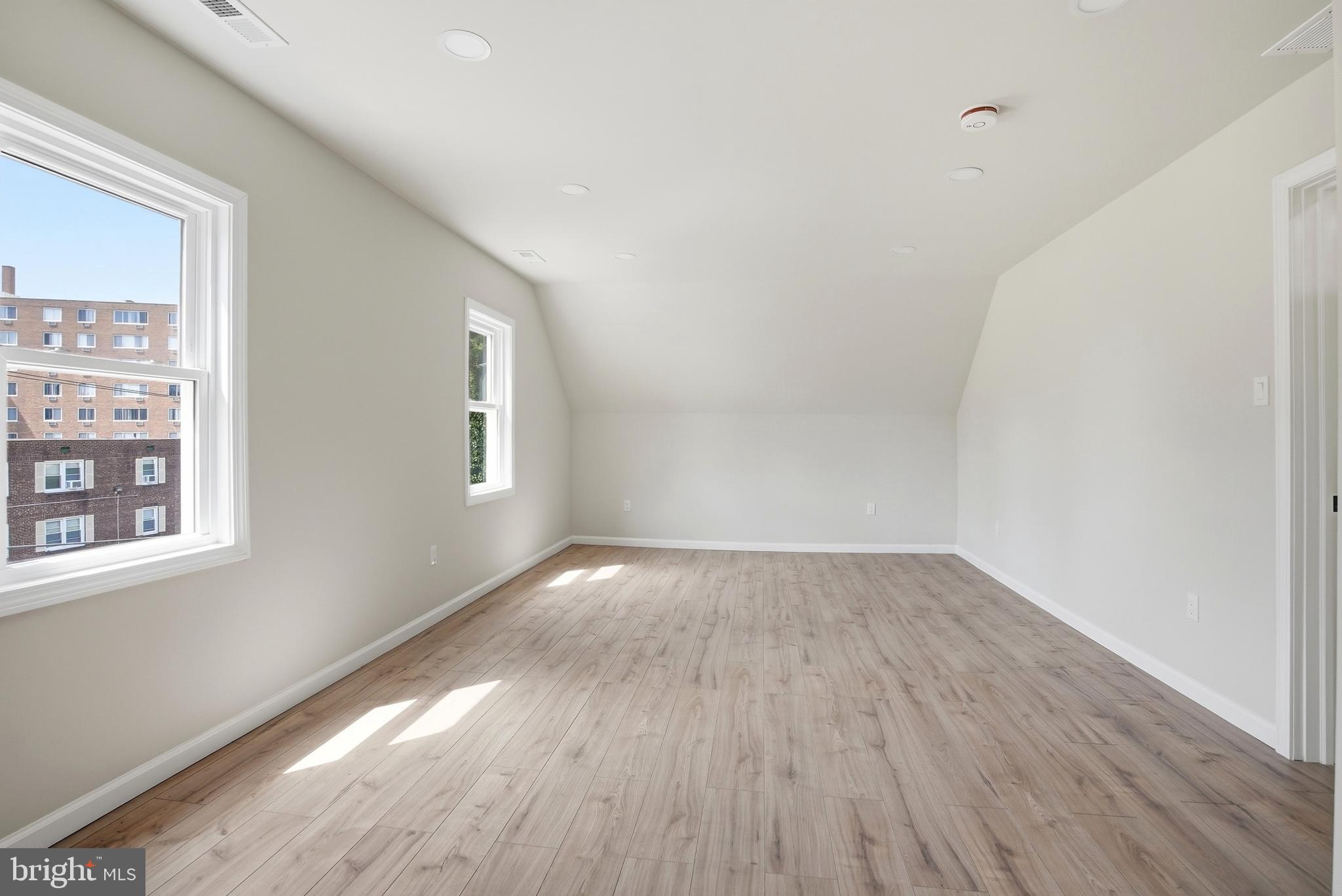 JENKINTOWN - Residential