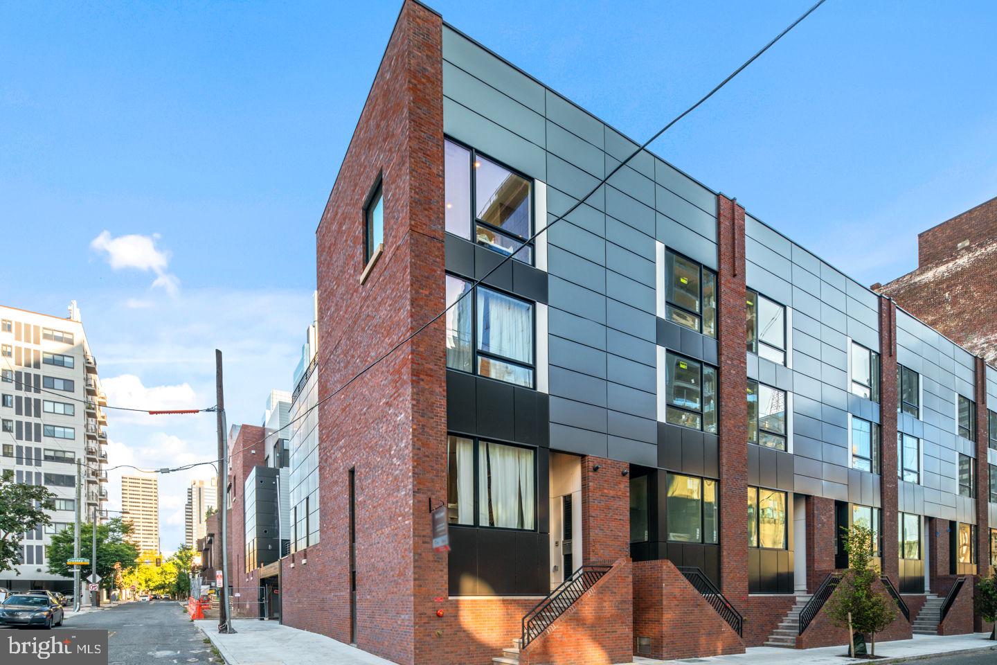 LOGAN SQUARE - Residential