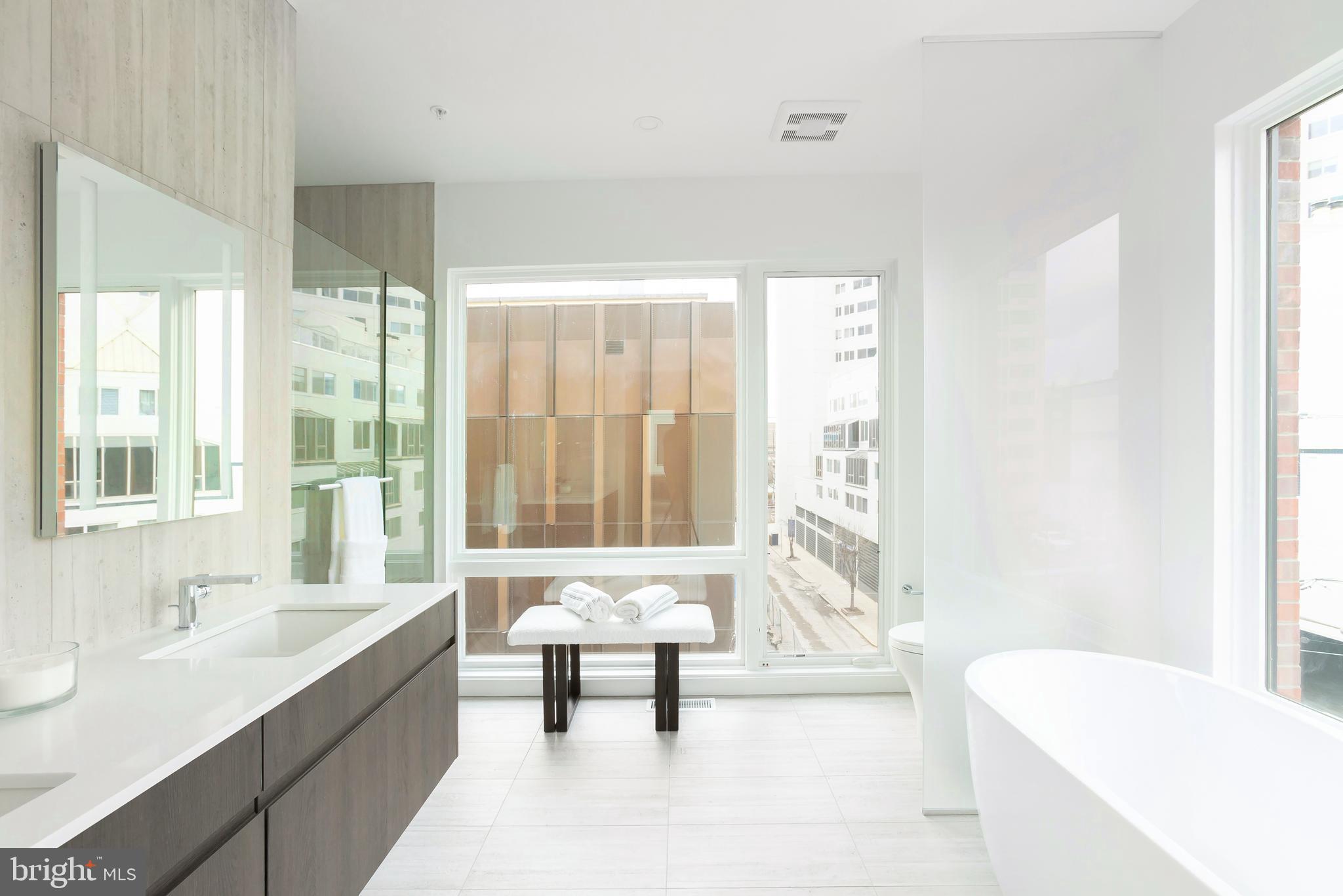 LOGAN SQUARE - Residential