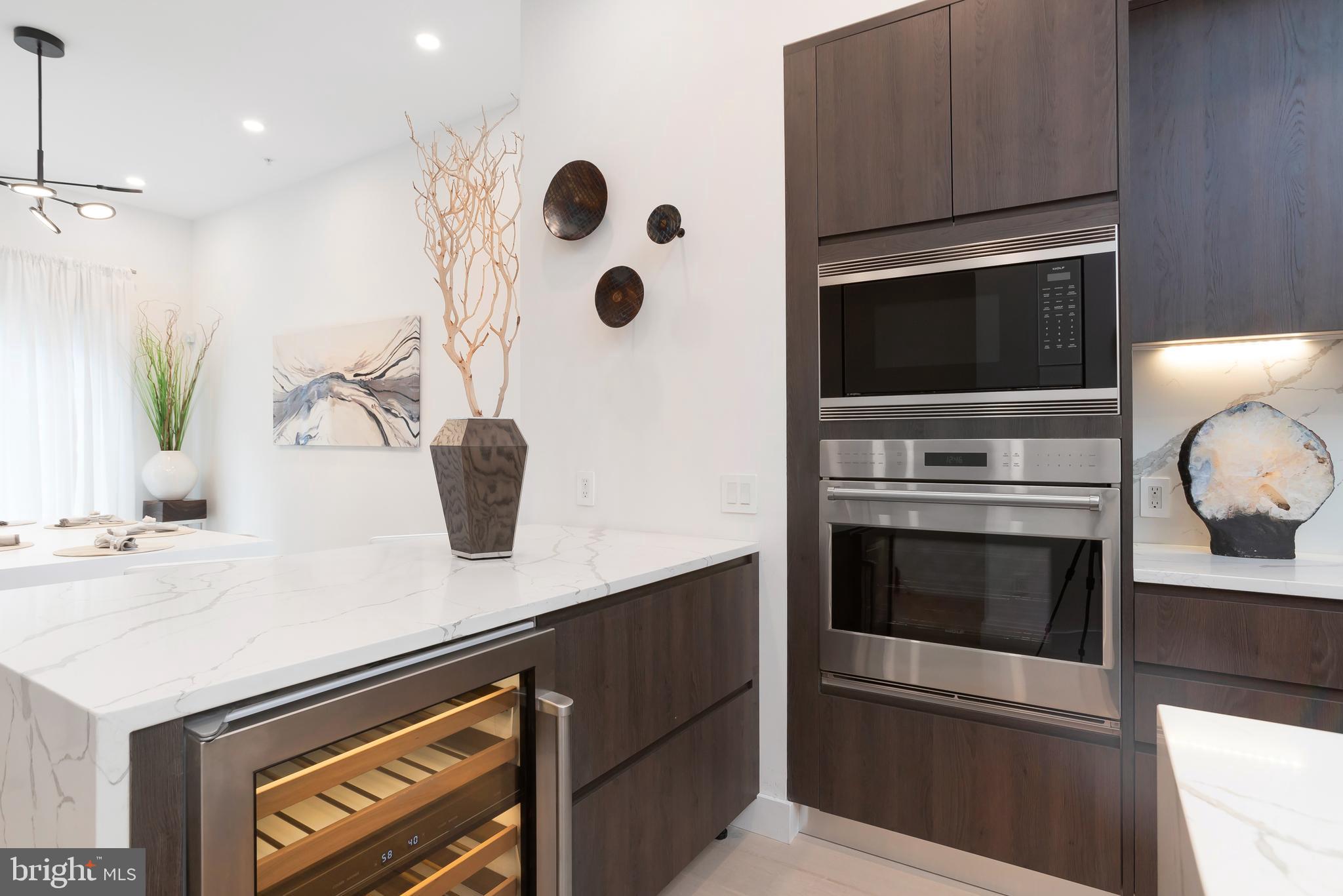 LOGAN SQUARE - Residential