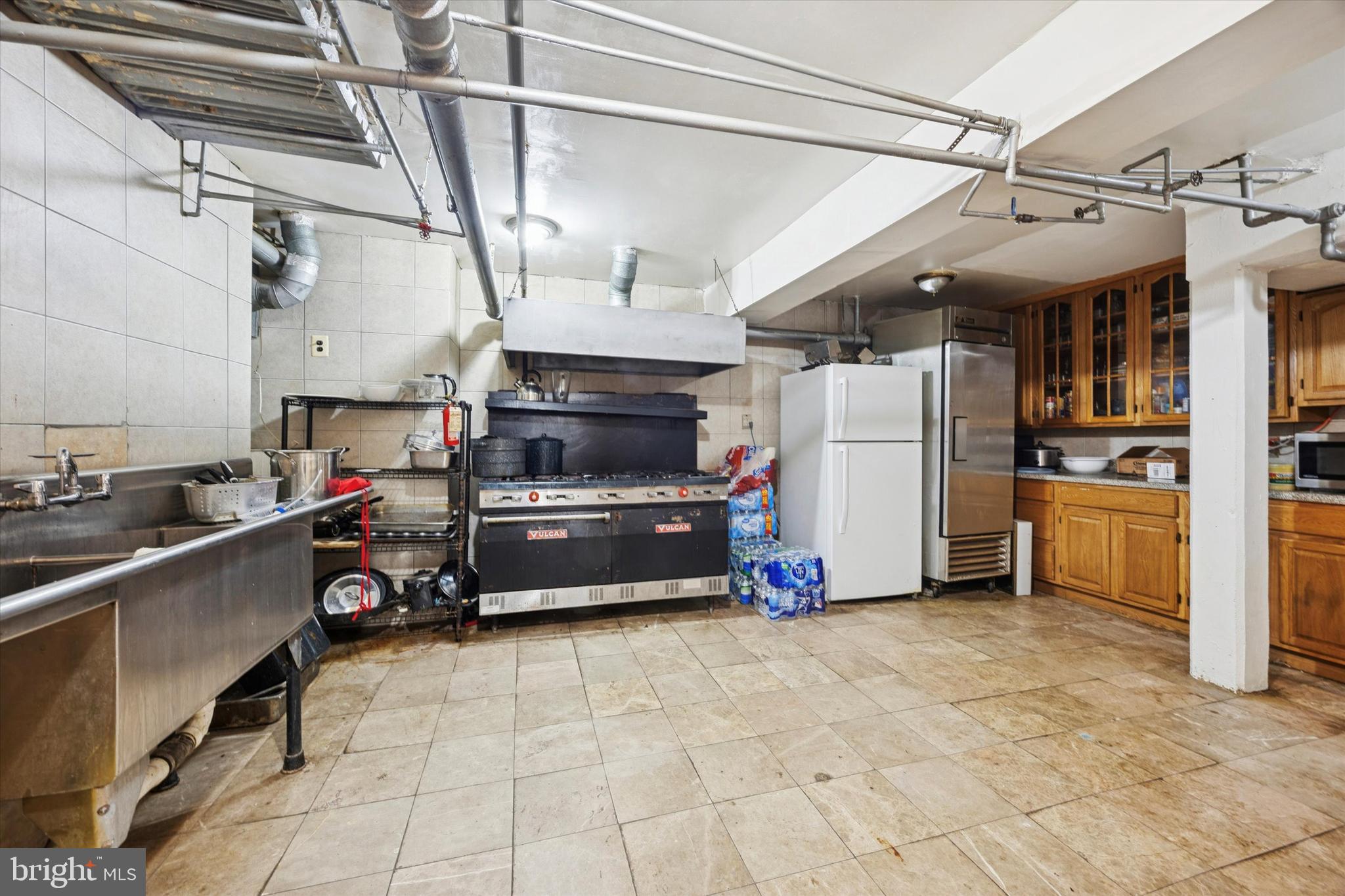 FAIRMOUNT - Commercial Sale