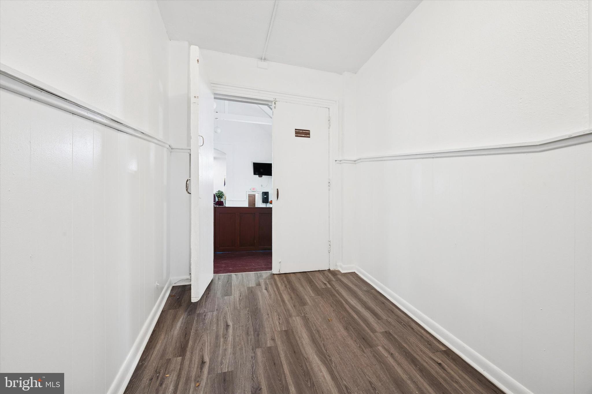 FAIRMOUNT - Commercial Sale