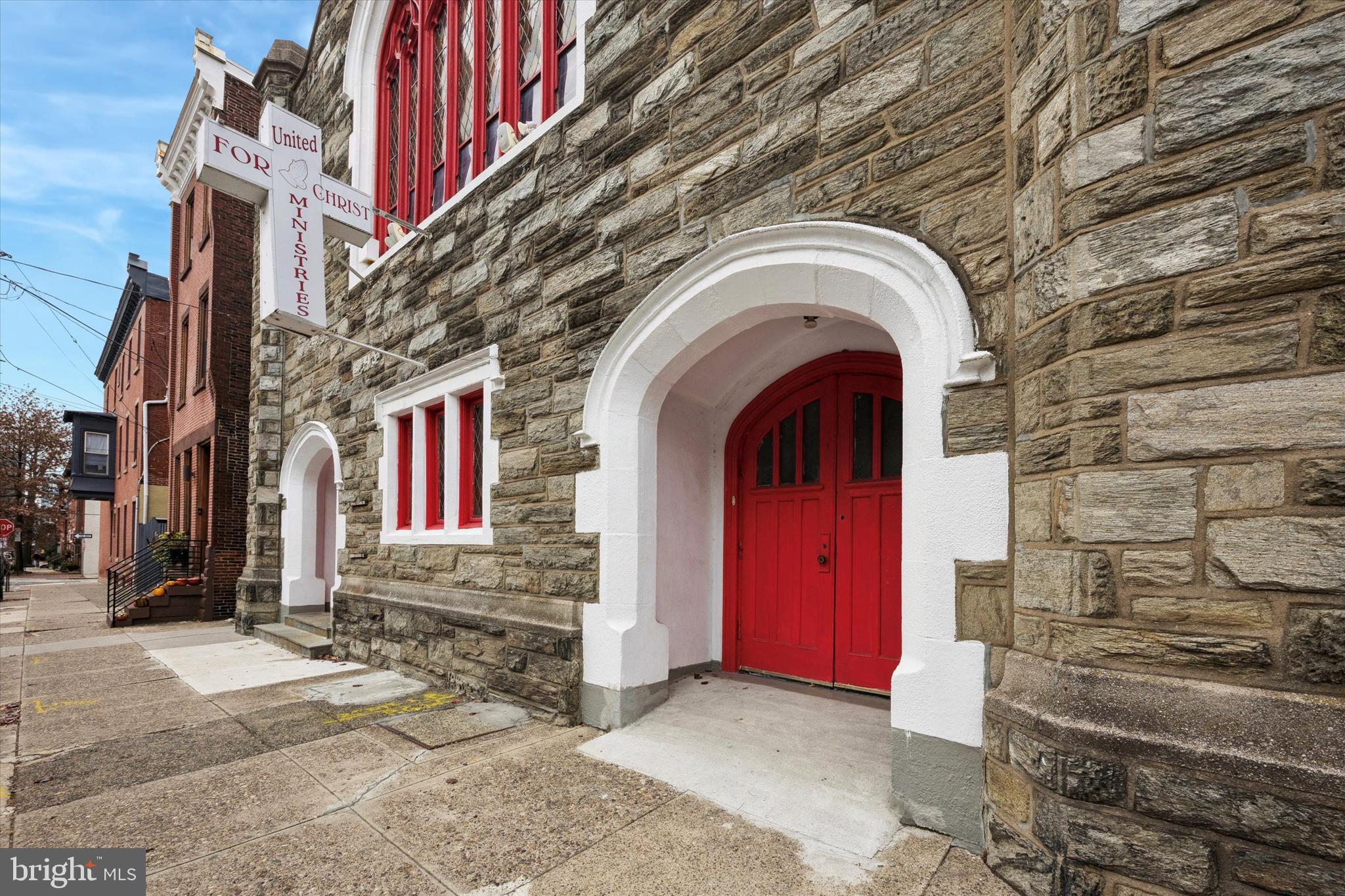 FAIRMOUNT - Commercial Sale
