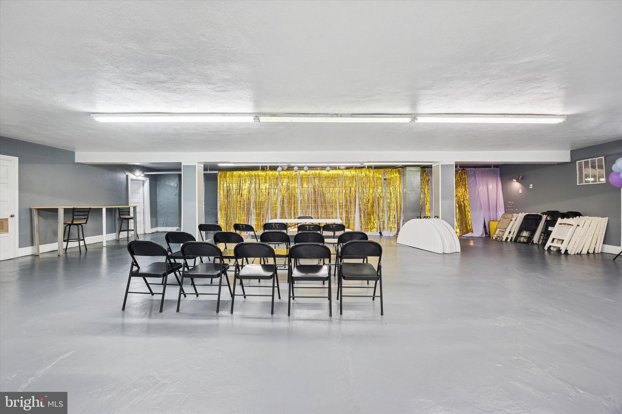 FAIRMOUNT - Commercial Sale
