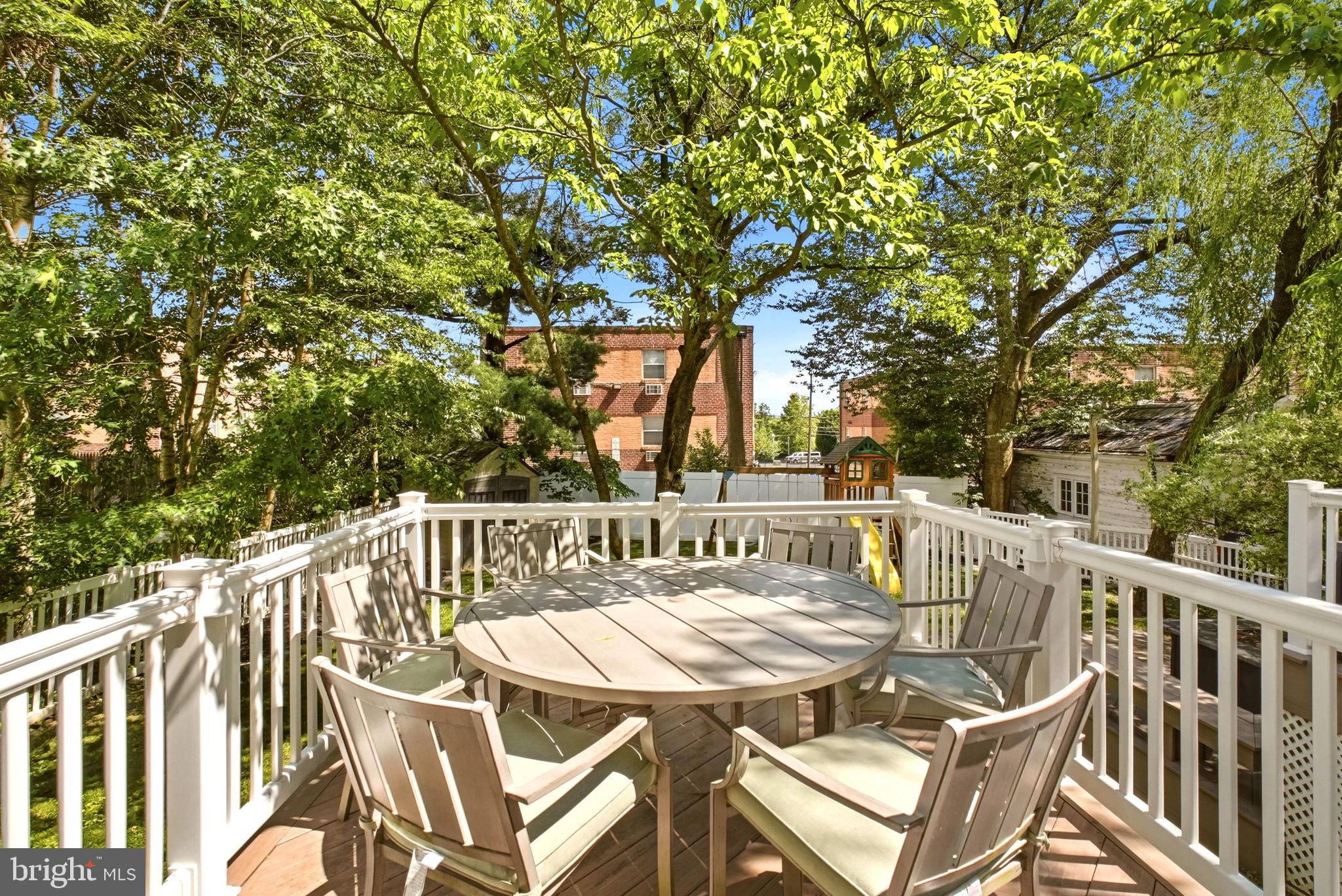 ROXBOROUGH - Residential