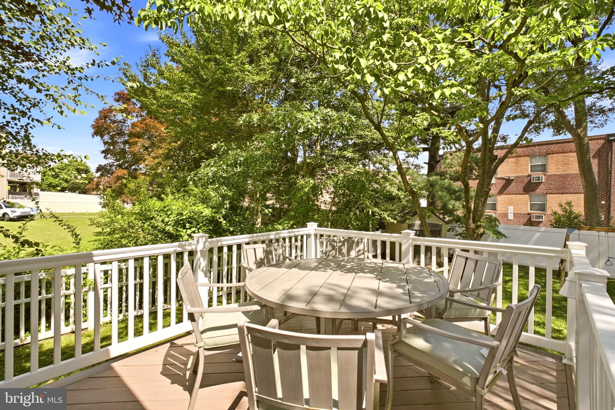 ROXBOROUGH - Residential