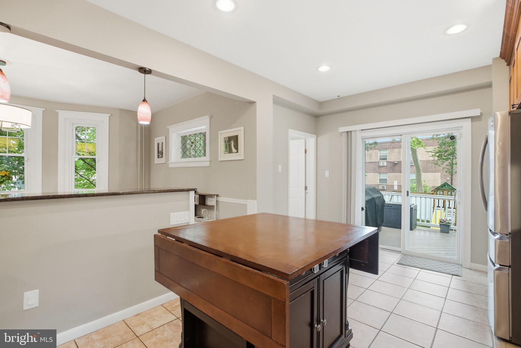 ROXBOROUGH - Residential