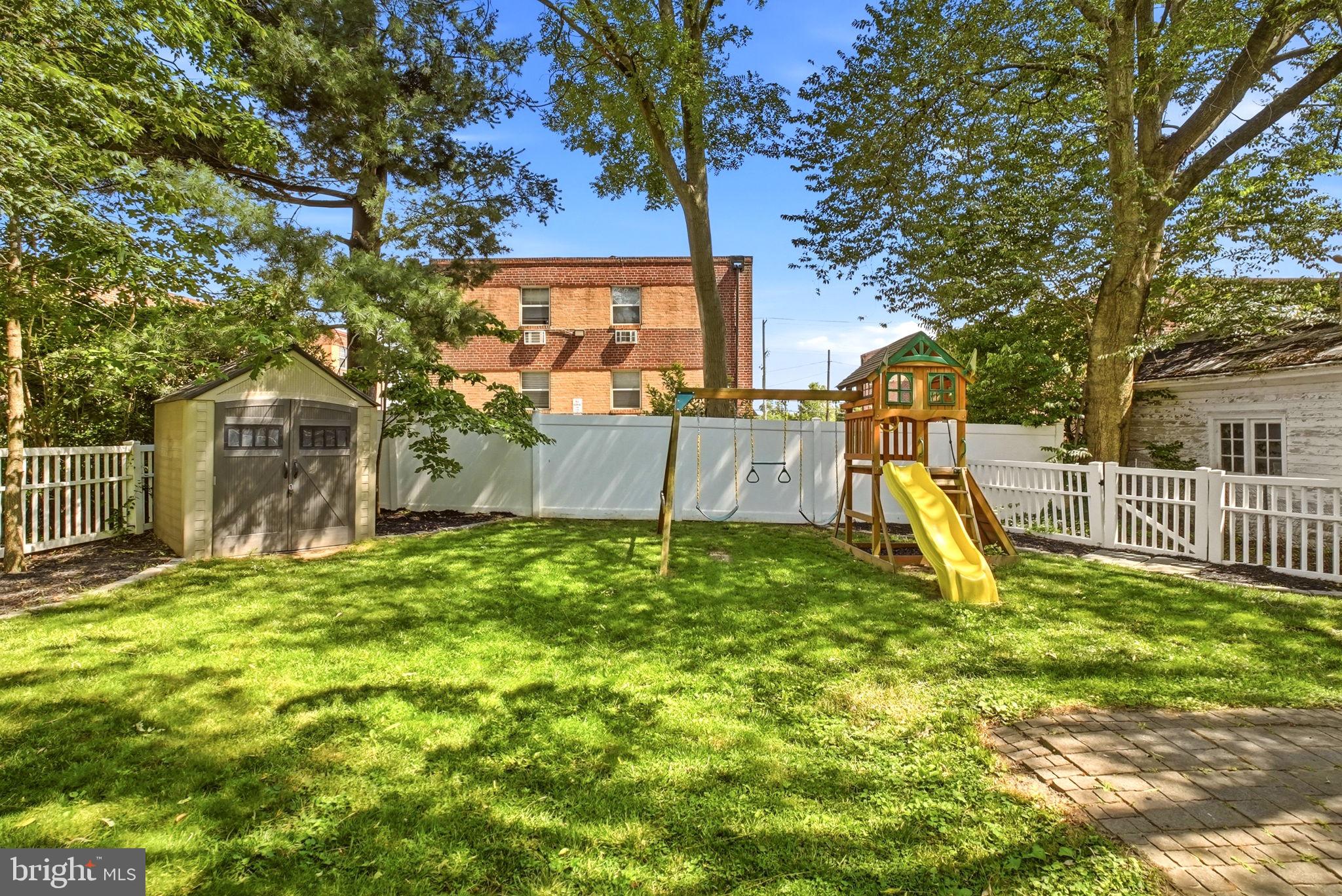 ROXBOROUGH - Residential