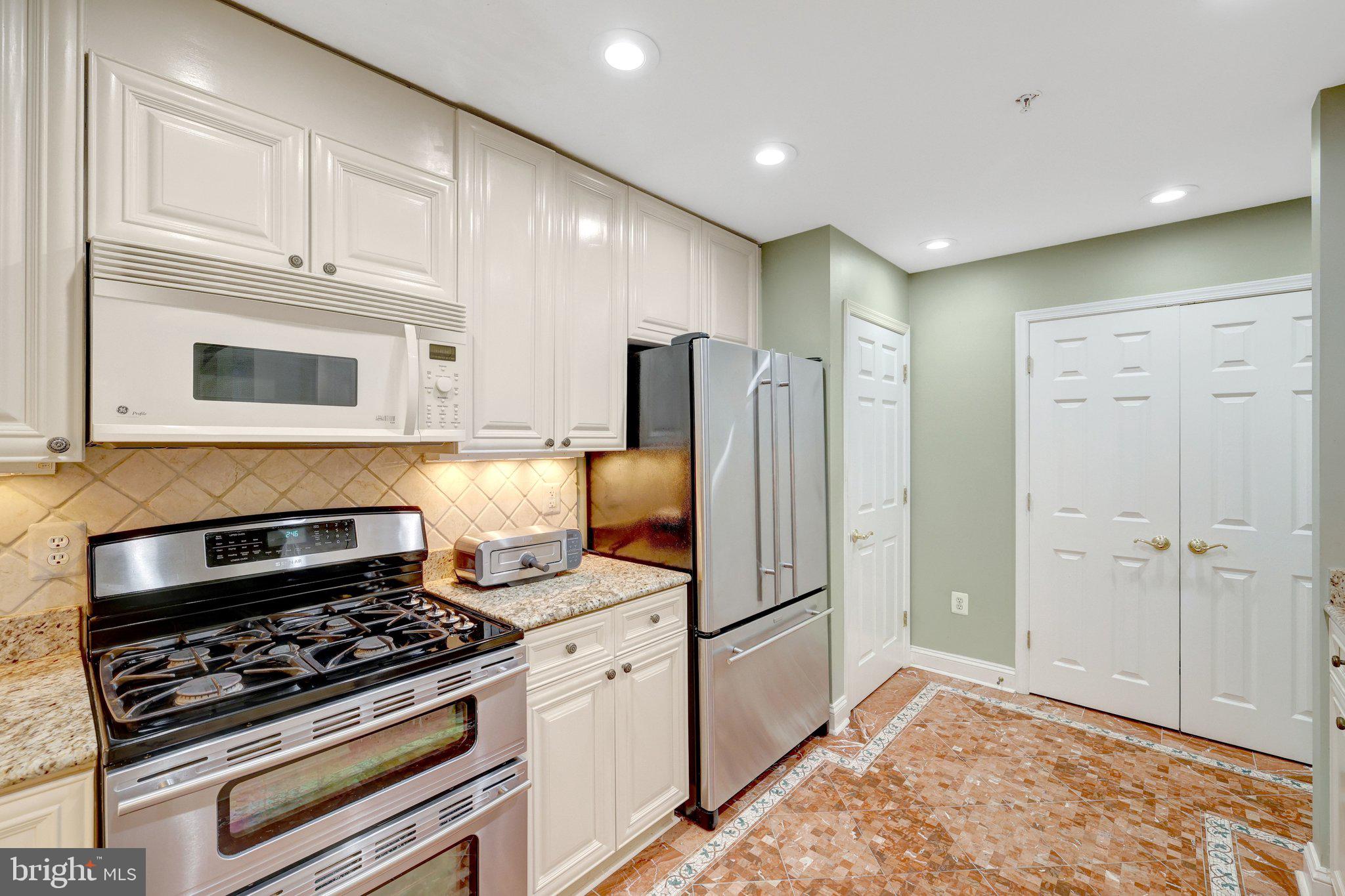 STRATFORD CONDOMINIUMS - Residential