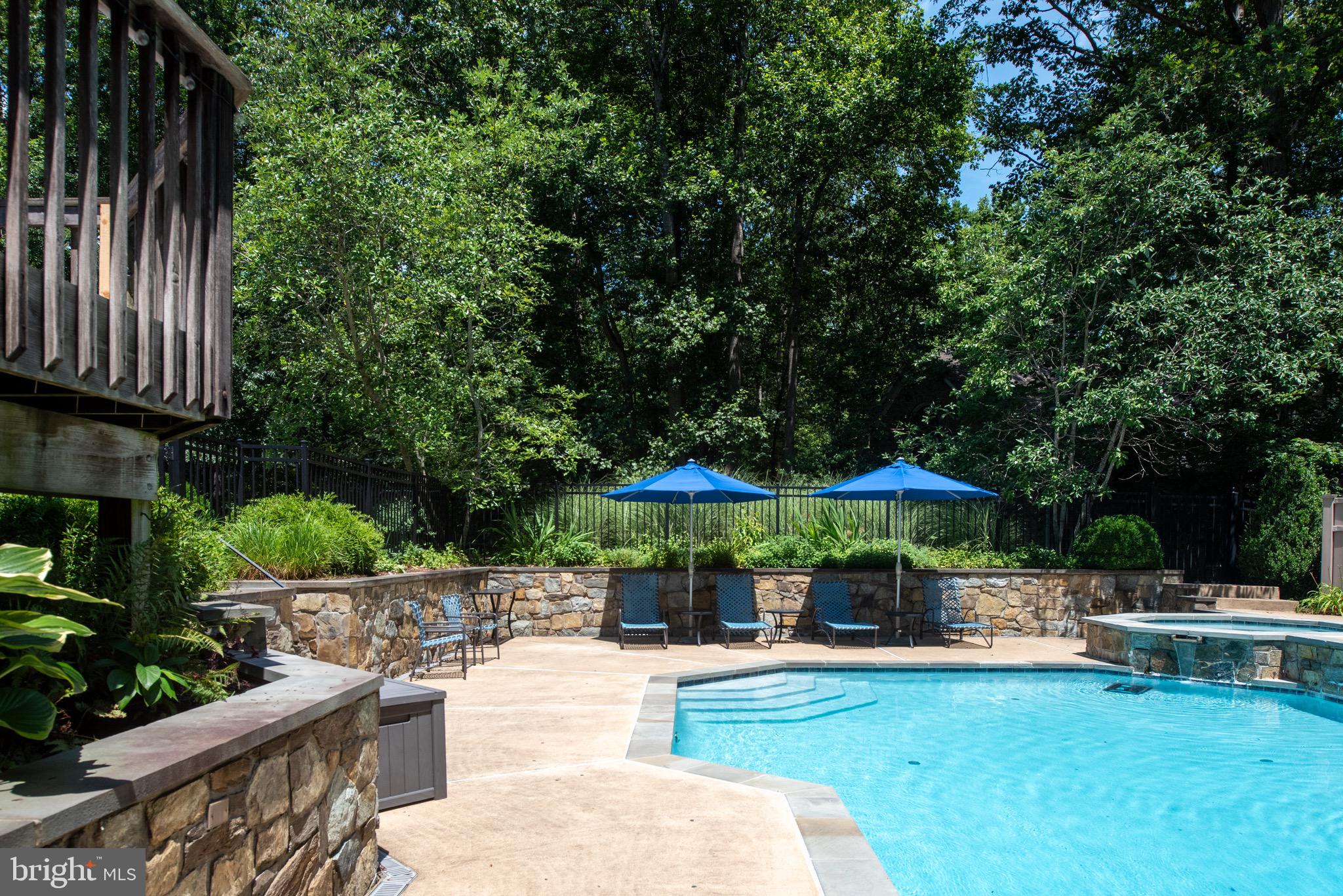 DOMINION HUNT ESTS - Residential