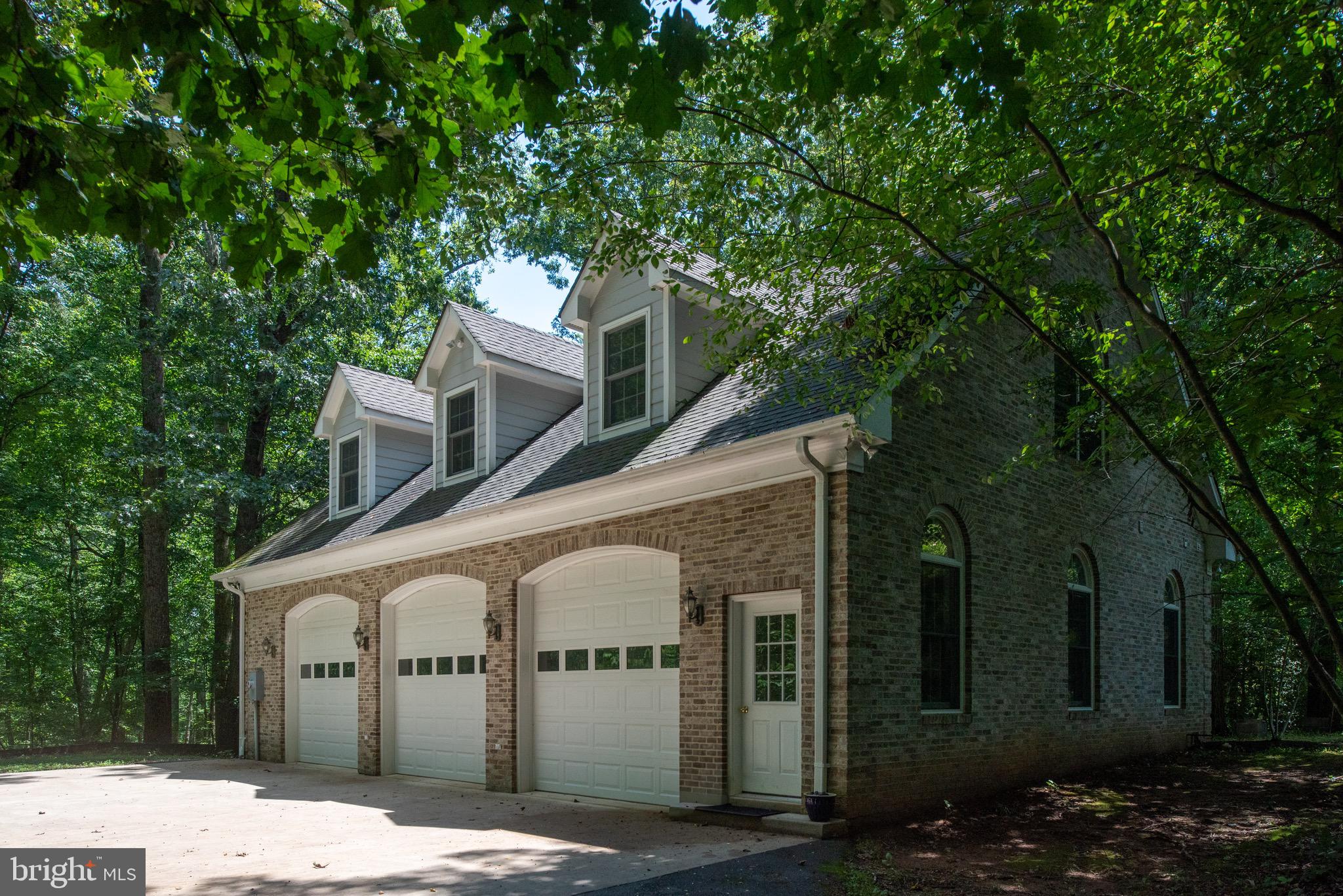 DOMINION HUNT ESTS - Residential