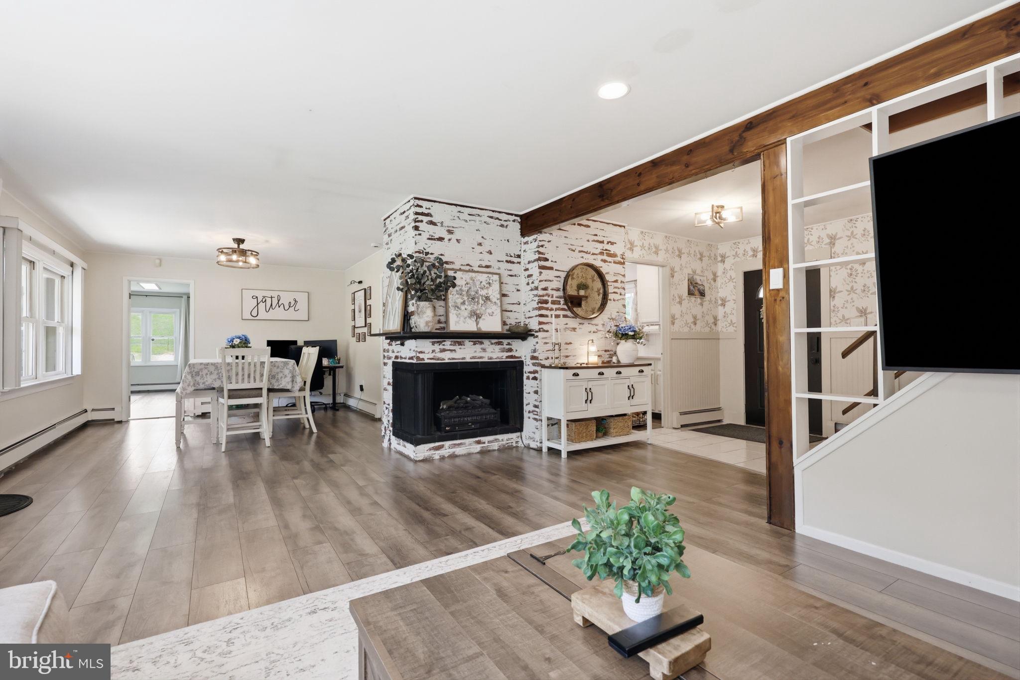 SNOWBALL GATE - Residential