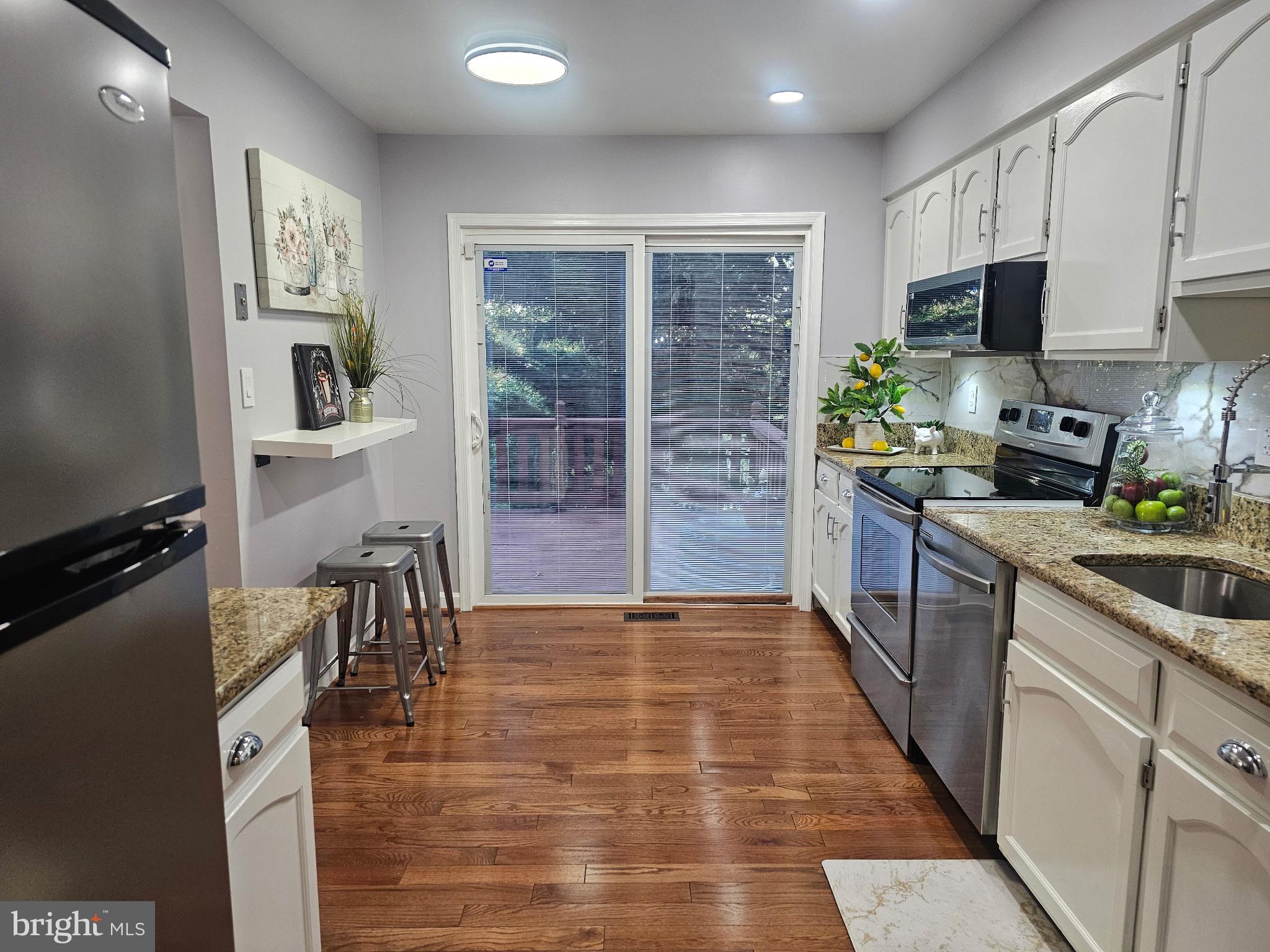 LAUREL LAKES - Residential