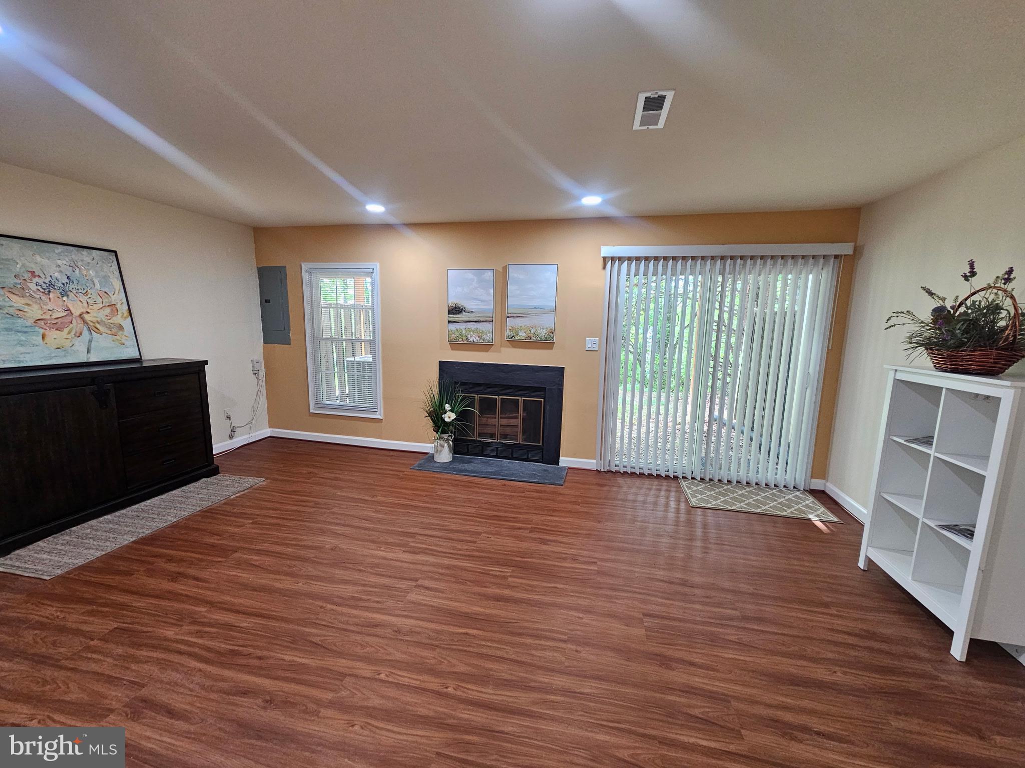 LAUREL LAKES - Residential
