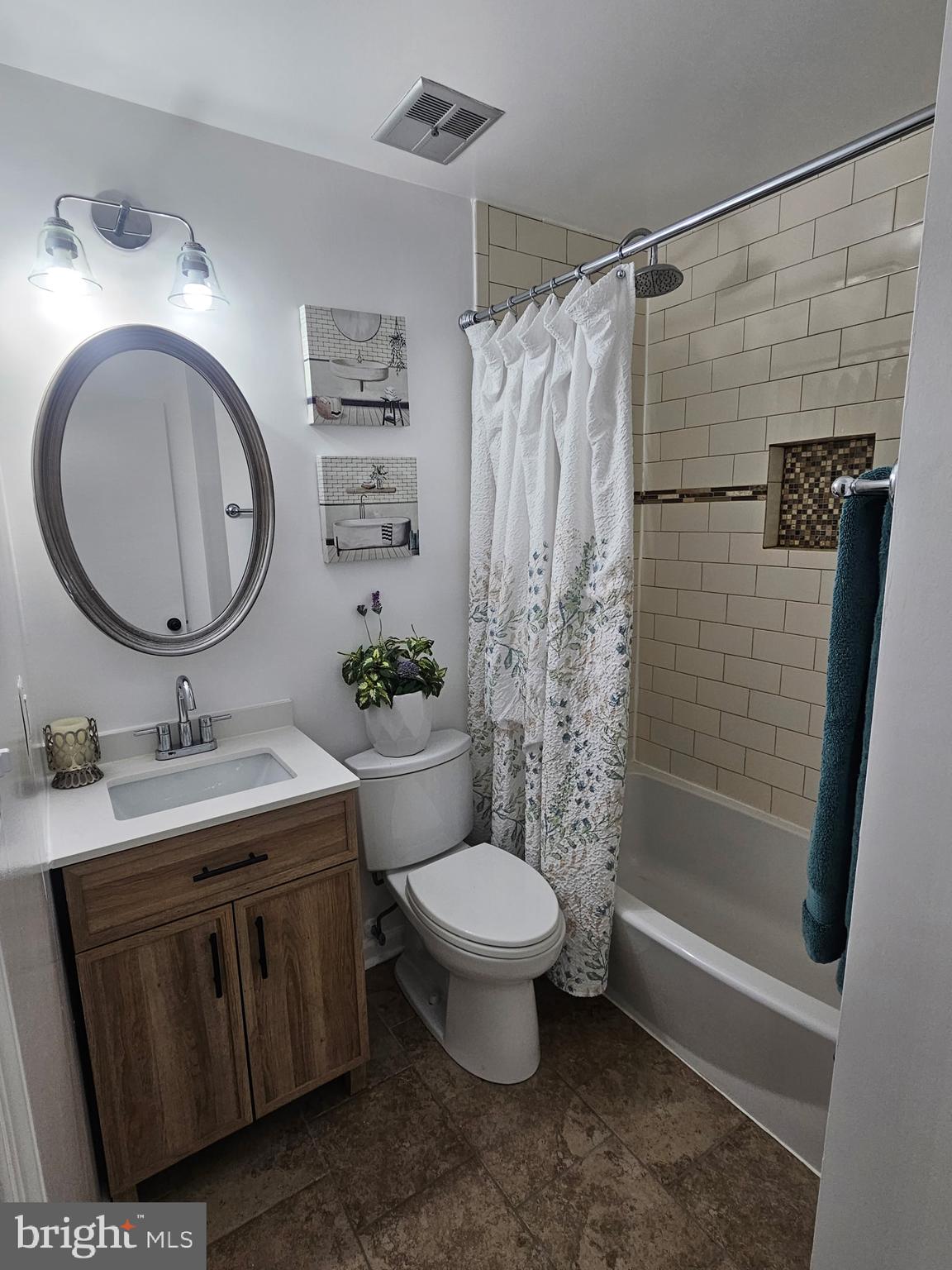LAUREL LAKES - Residential