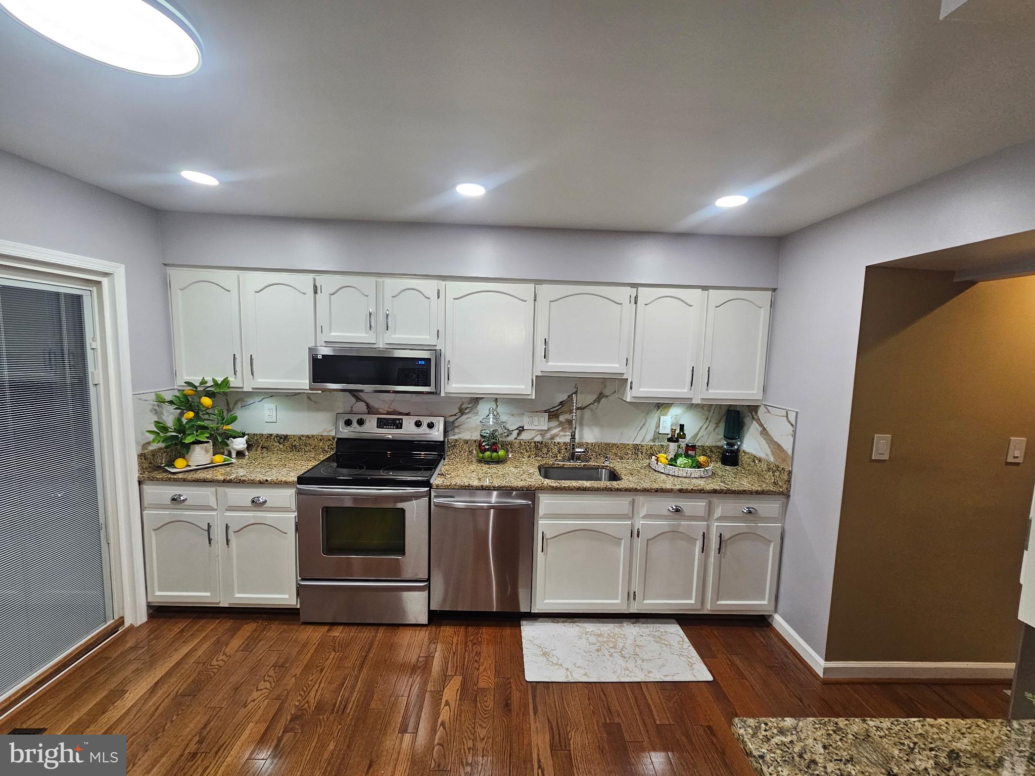 LAUREL LAKES - Residential